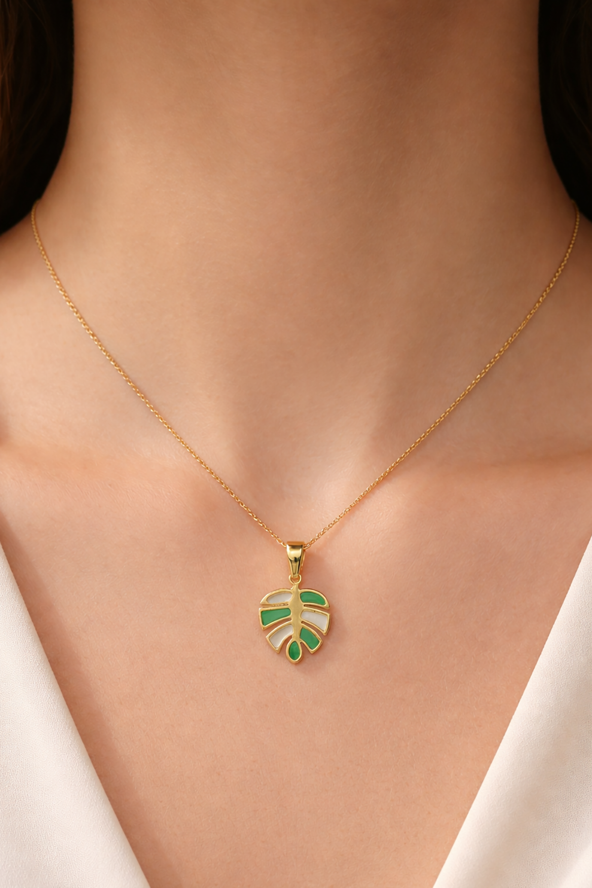 Altın Renk Yaprak Figürlü Çelik Kolye