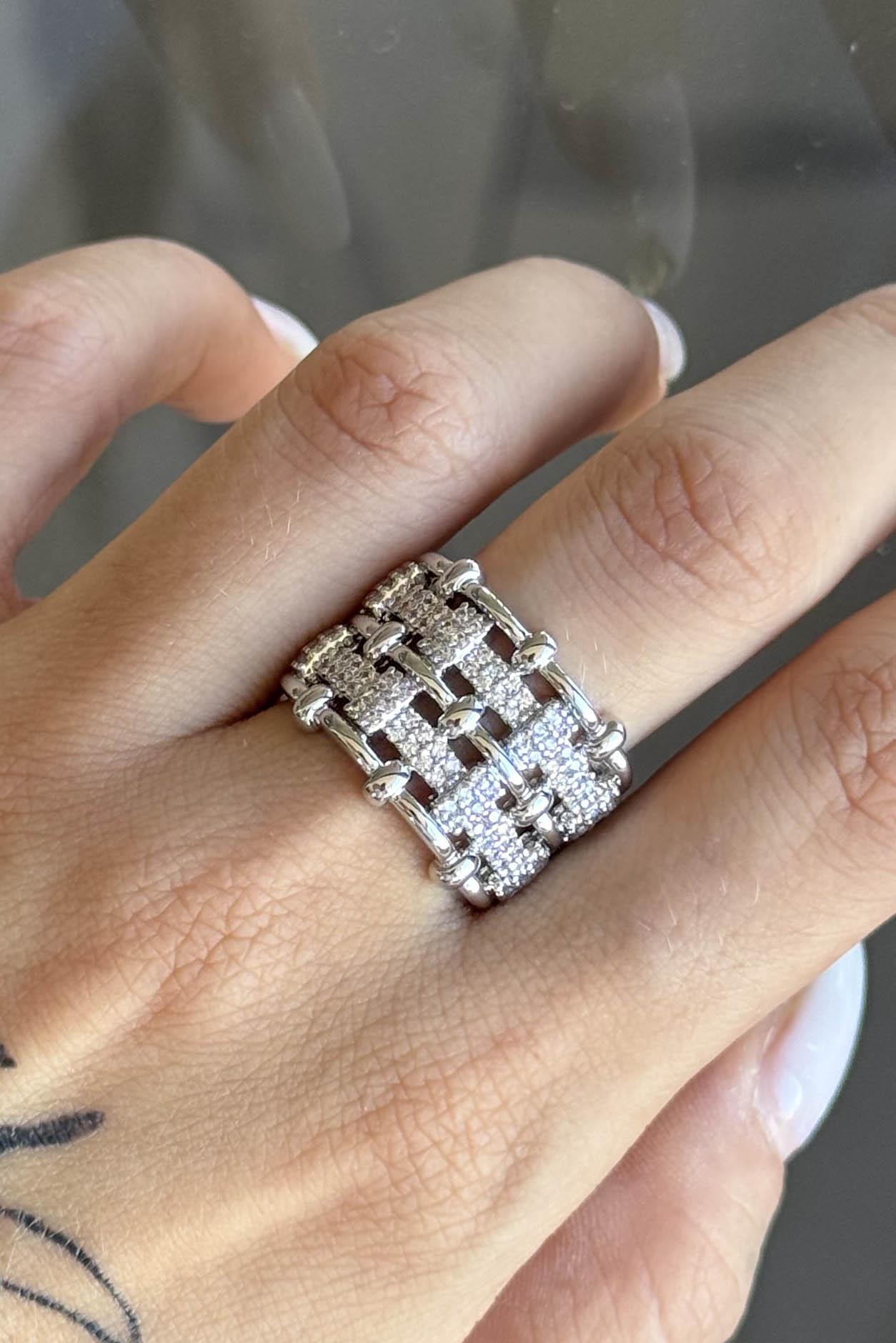 Gümüş Renk Taş Detaylı Ayarlanabilir Çelik Yüzük