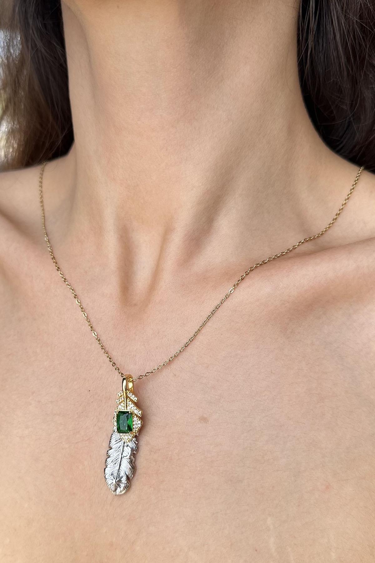 Altın Renk Yaprak Figürlü Taş Detaylı Kolye