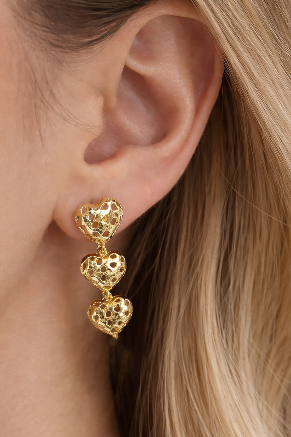 Altın Renk Kalp Figürlü Çelik Küpe (Çift)