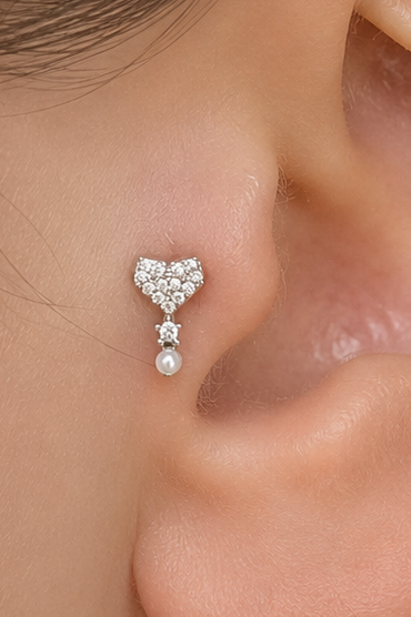 Gümüş Renk Kalp Figürlü Taşlı Cerrahi Çelik Tragus/Kıkırdak Küpe/Piercing (Tek)