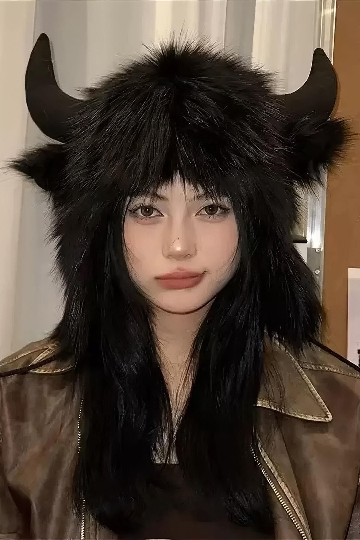 Siyah Renk Boynuz Detaylı Peluş Şapka