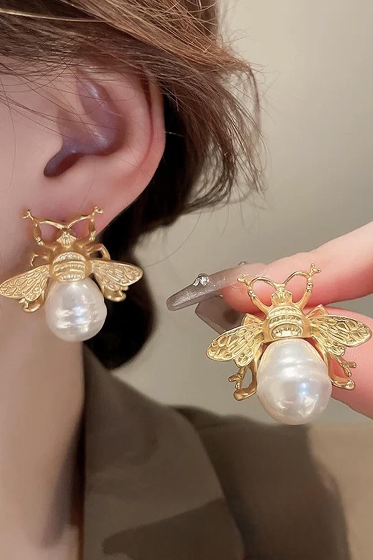 Altın Renk Arı Figürlü İnci Detaylı Çelik Küpe (Çift)