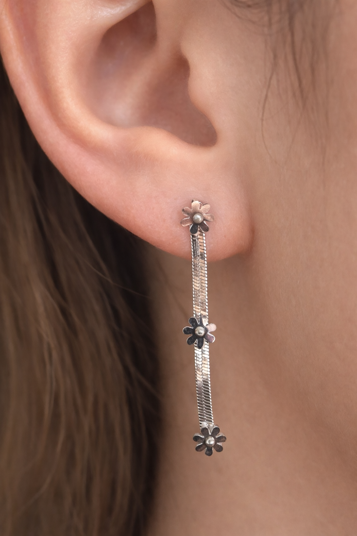 Gümüş Renk Çiçek Figürlü Çelik Küpe (Çift)