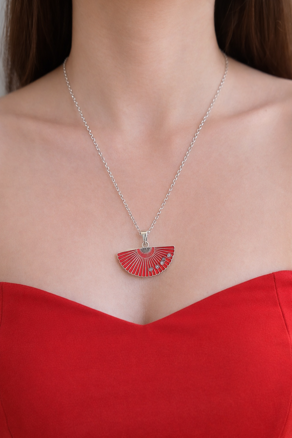 Gümüş Renk Kırmızı Yelpaze Figürlü Çelik Kolye