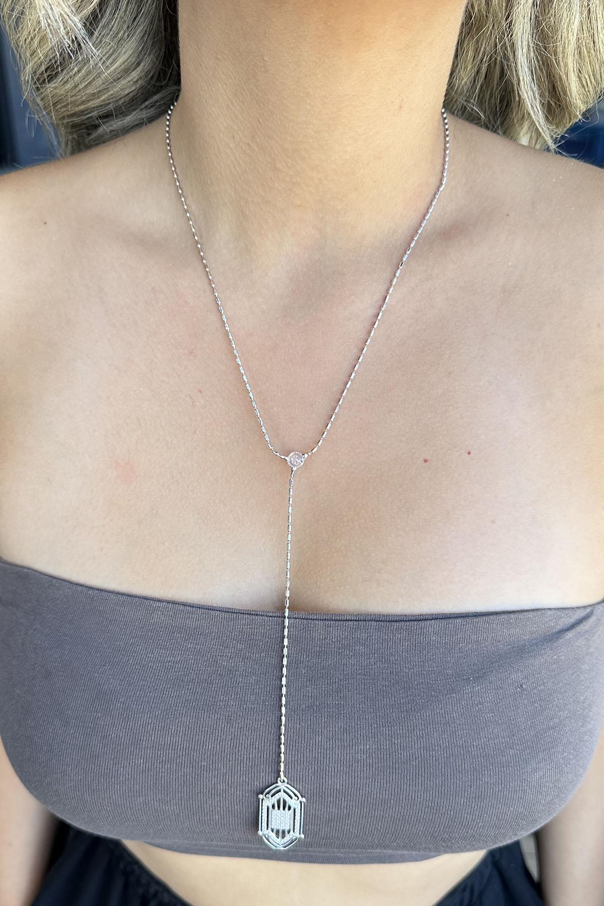 Gümüş Renk Taş Detaylı Y Kolye