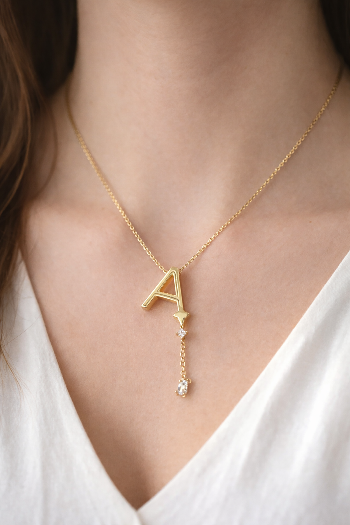 Altın Renk A Harfli Taş Detaylı Çelik Kolye