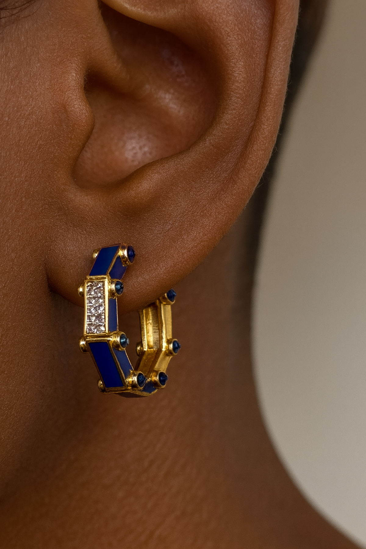 Altın Ve Mavi Renk Taş Detaylı YSX Küpe (Çift)