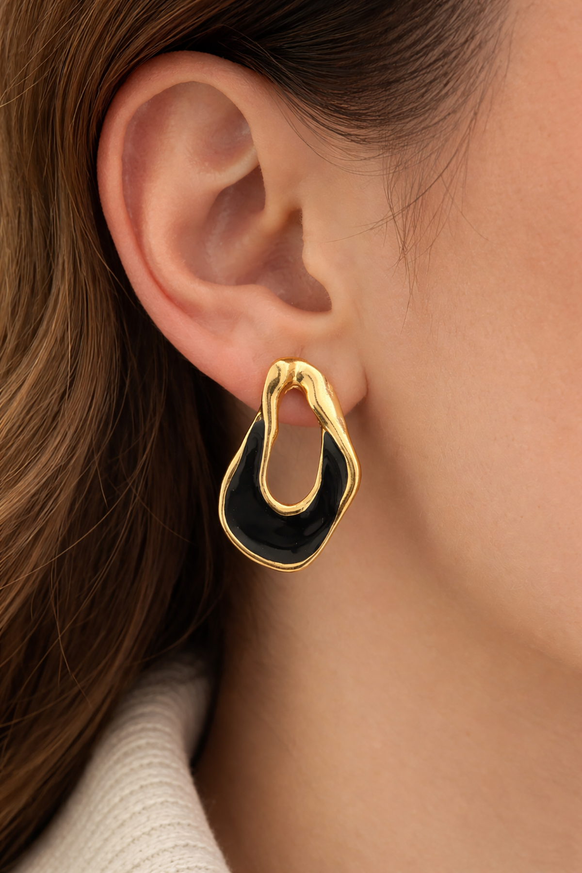 Altın Renk Siyah Taş Detaylı Küpe (Çift)