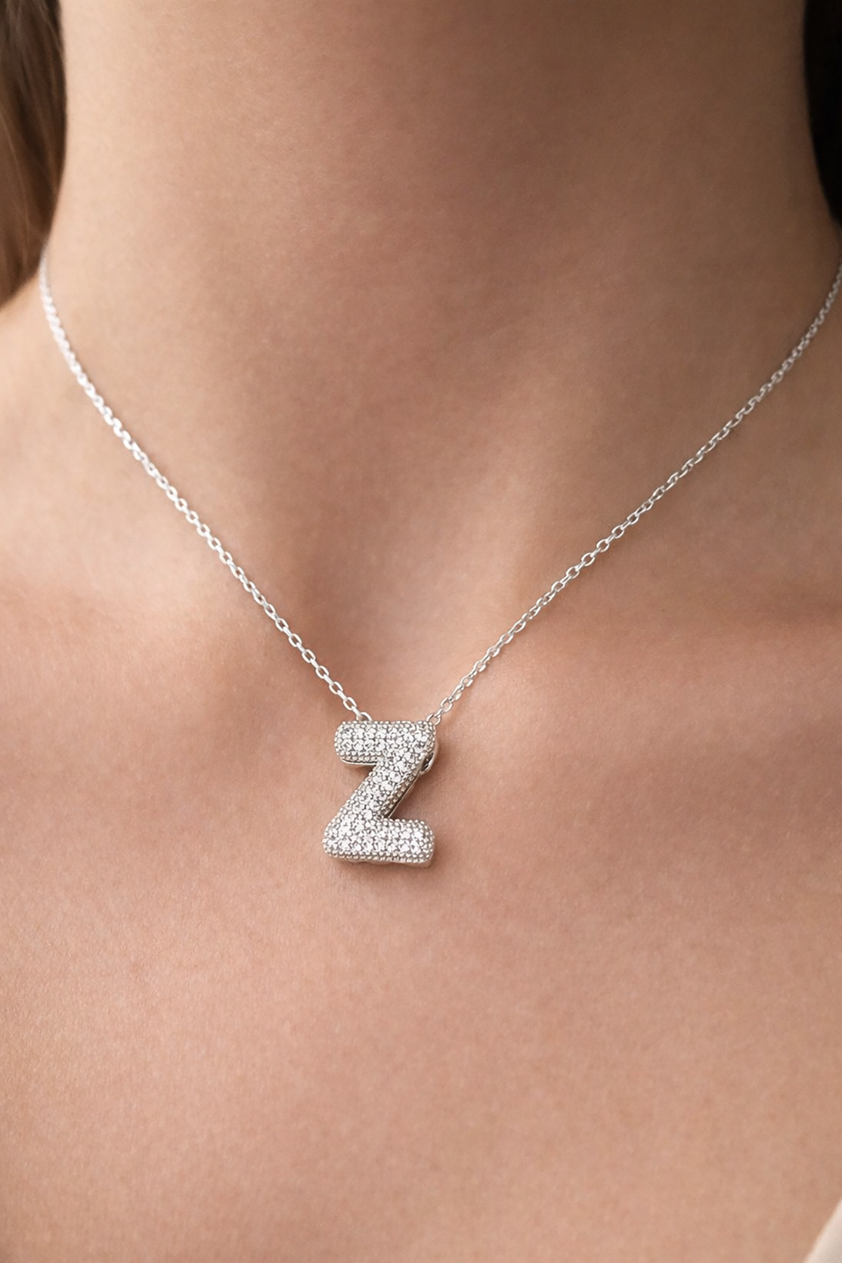 Gümüş Renk Z Harf Taş Detaylı Çelik Kolye