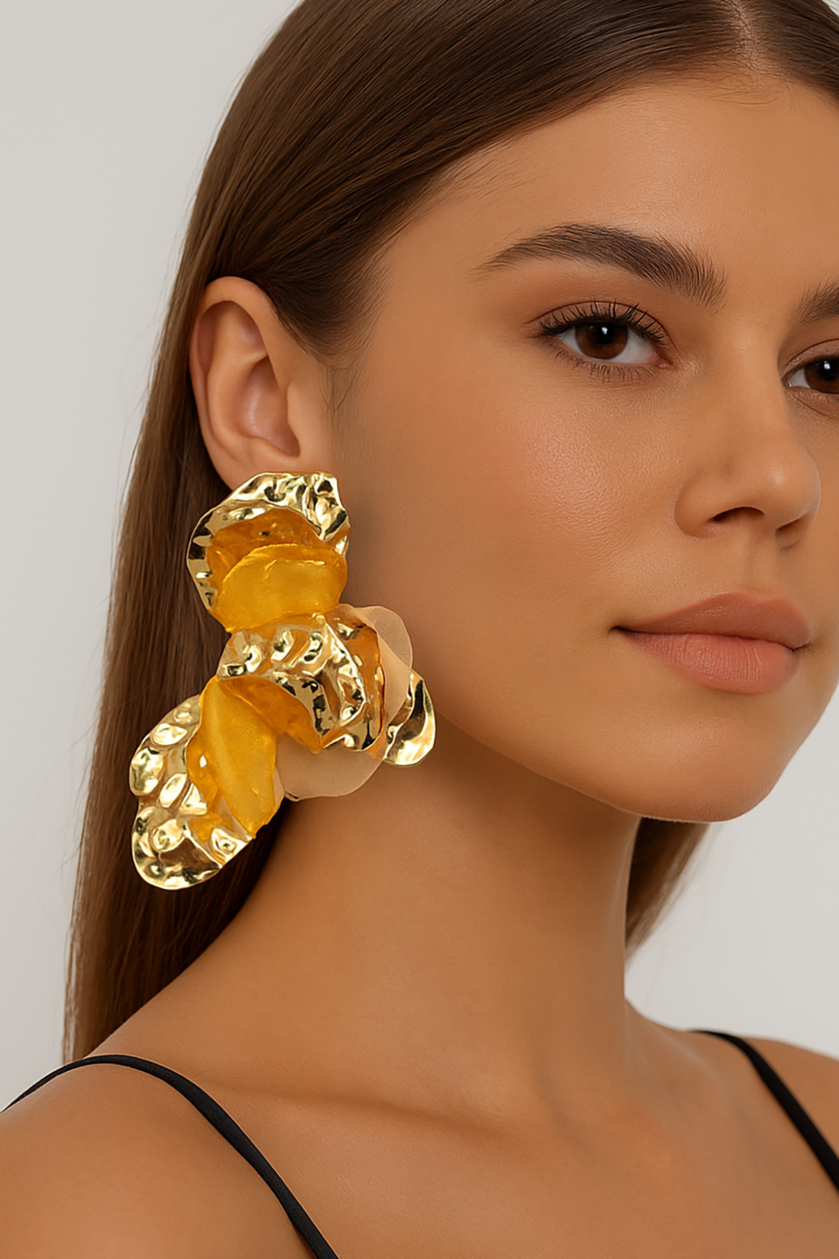 Altın Renk Çiçek Figürlü Tasarım Küpe (Çift)