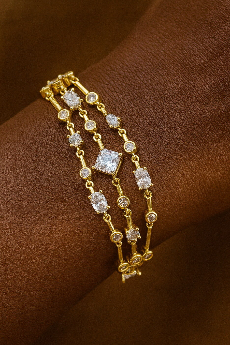 Altın Renk Taş Detaylı Tasarım Bileklik