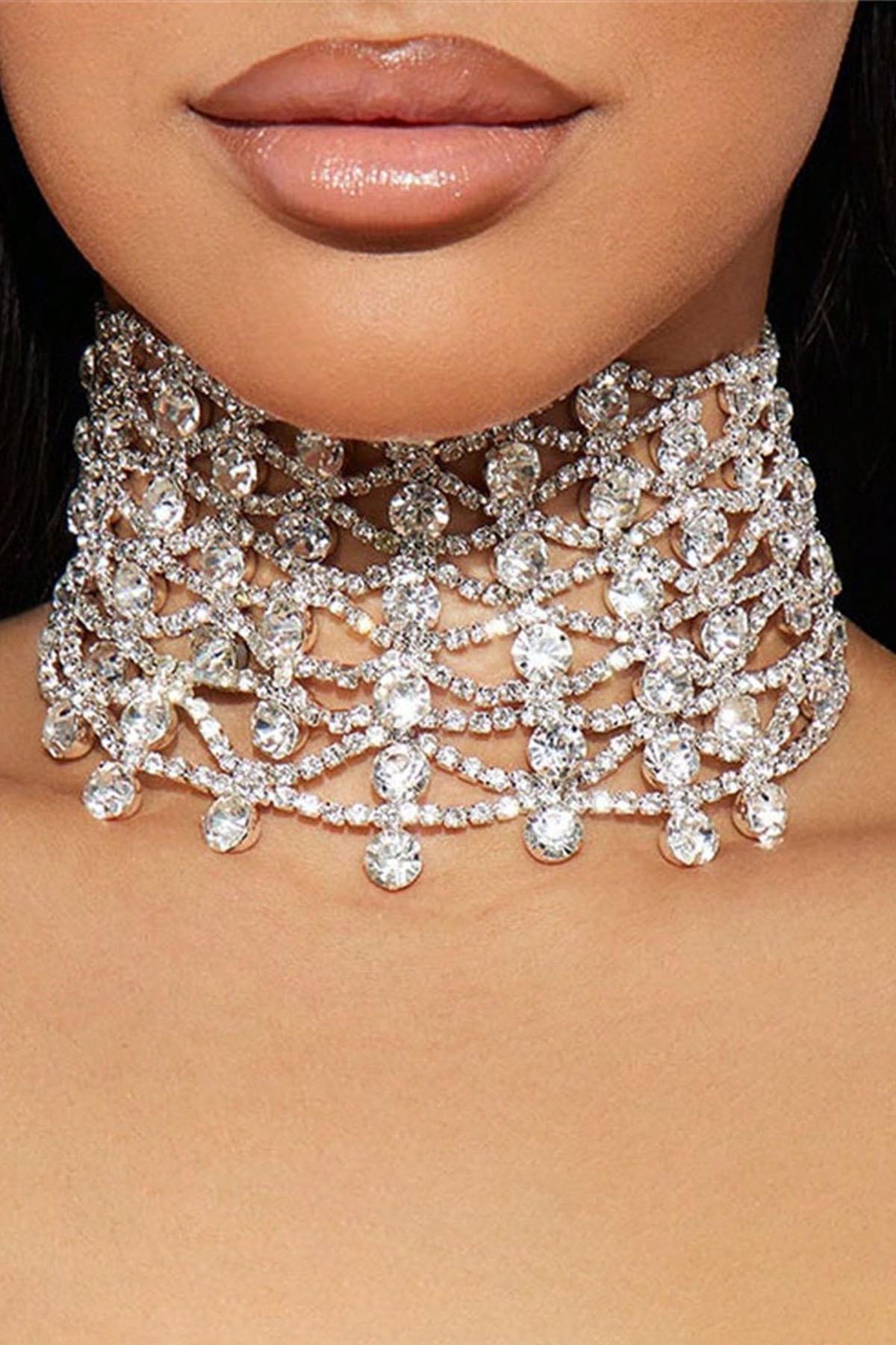 Gümüş Renk Taş Detaylı Tasarım Abiye Kolye