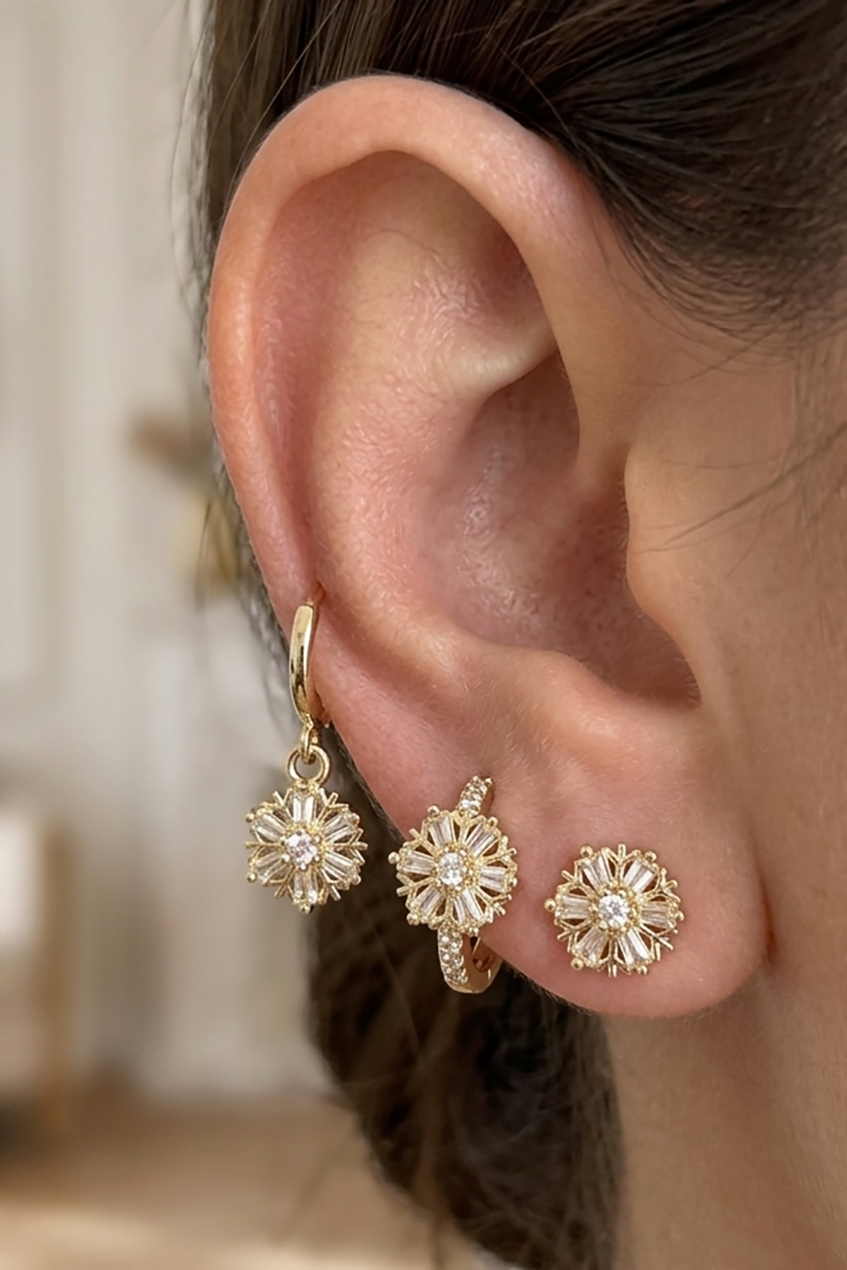 Altın Renk Taş Detaylı 3'lü YSX Küpe Set