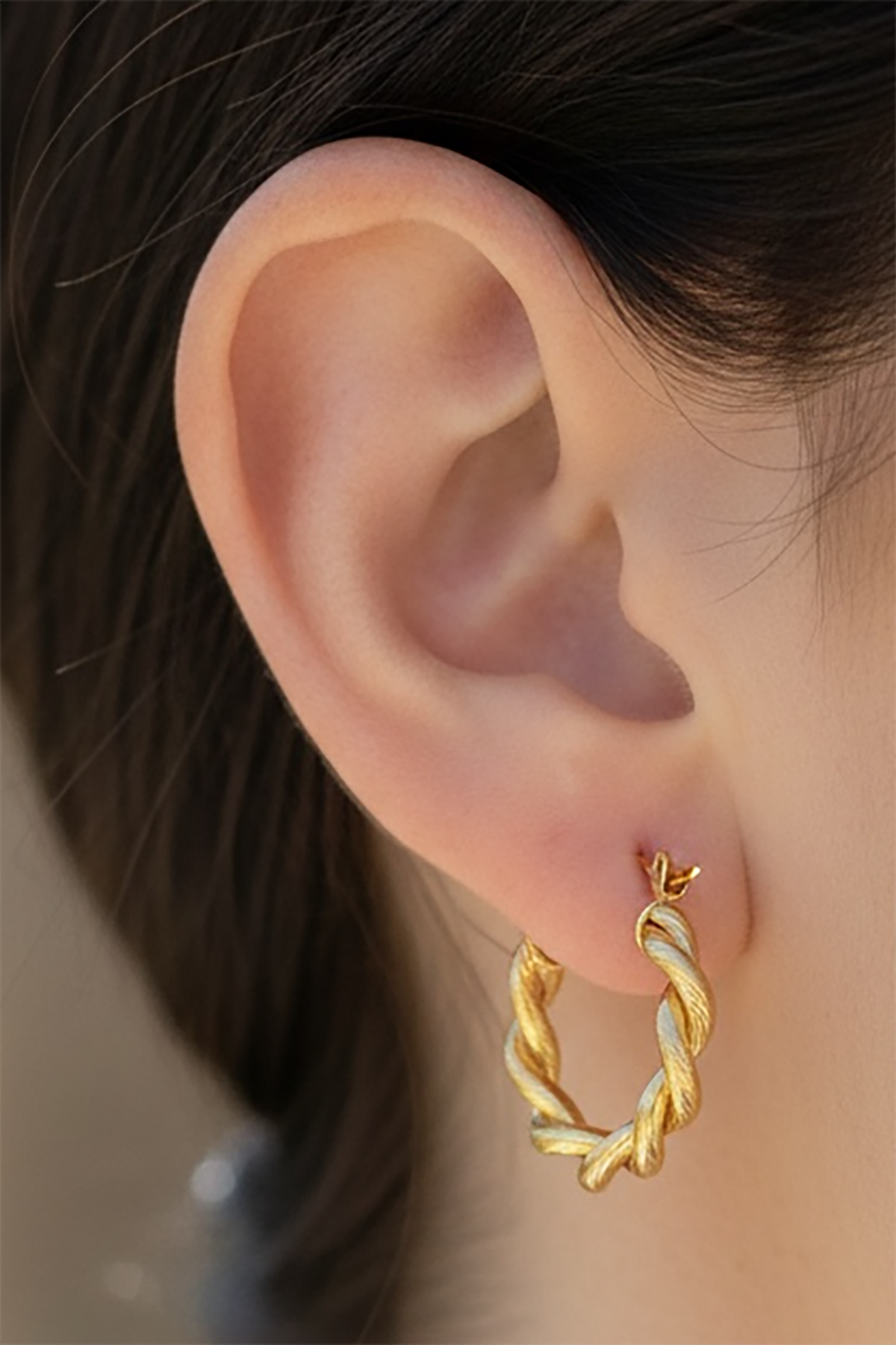 Altın Renk Burgu Detaylı Çelik Halka  Küpe (Çift)