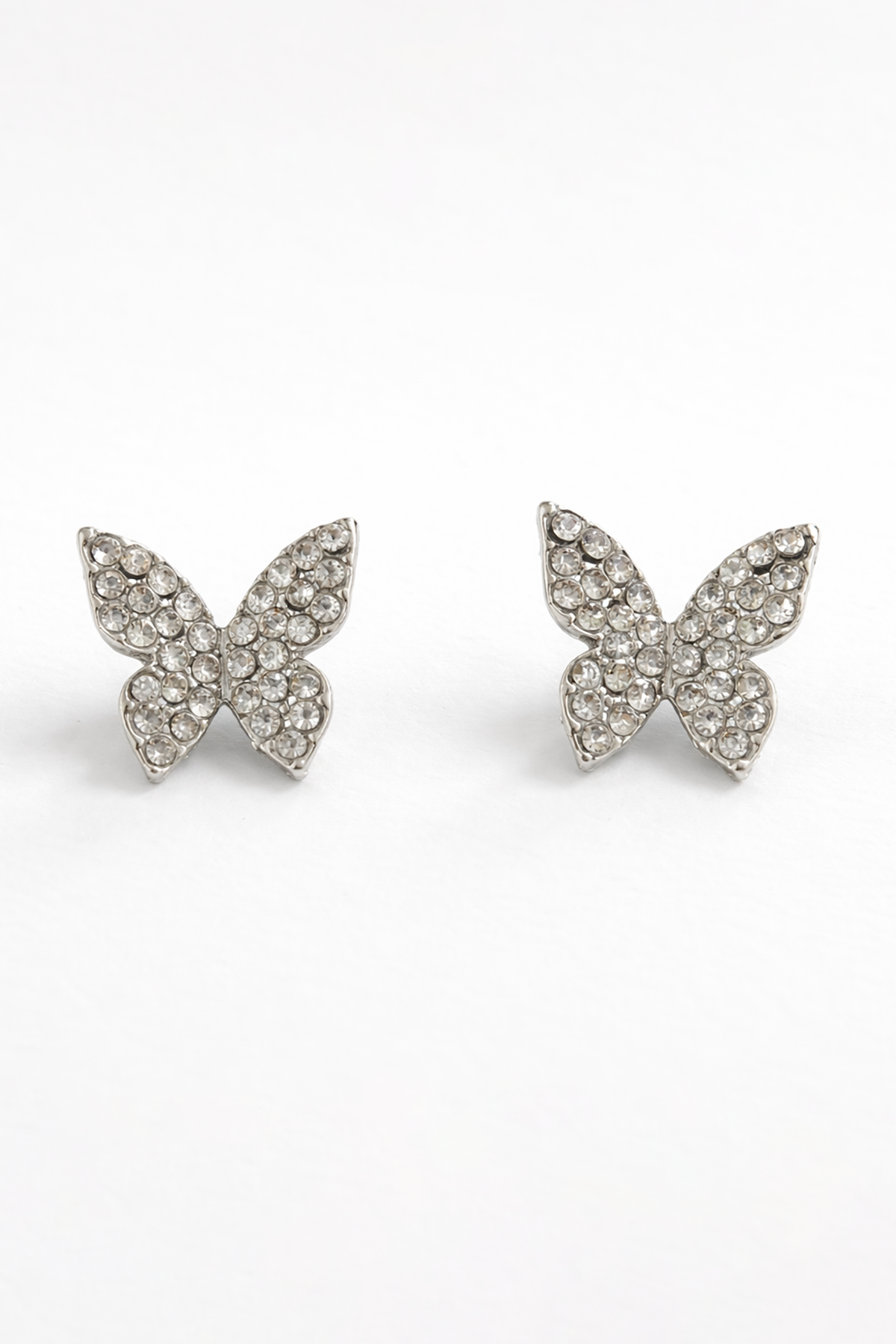 Gümüş Renk Taş Detaylı Kelebek Figürlü Küpe (Çift)