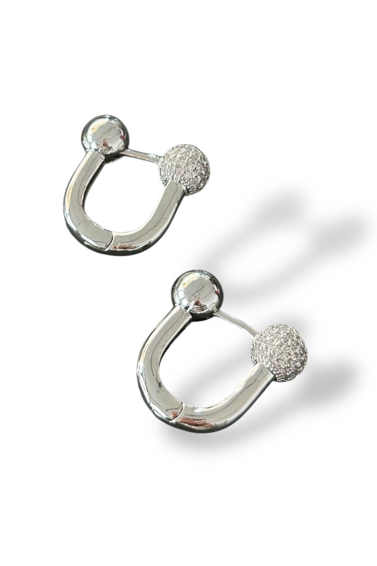 Gümüş Renk Taş Detaylı 14K Altın Kaplama TX Küpe (Çift)