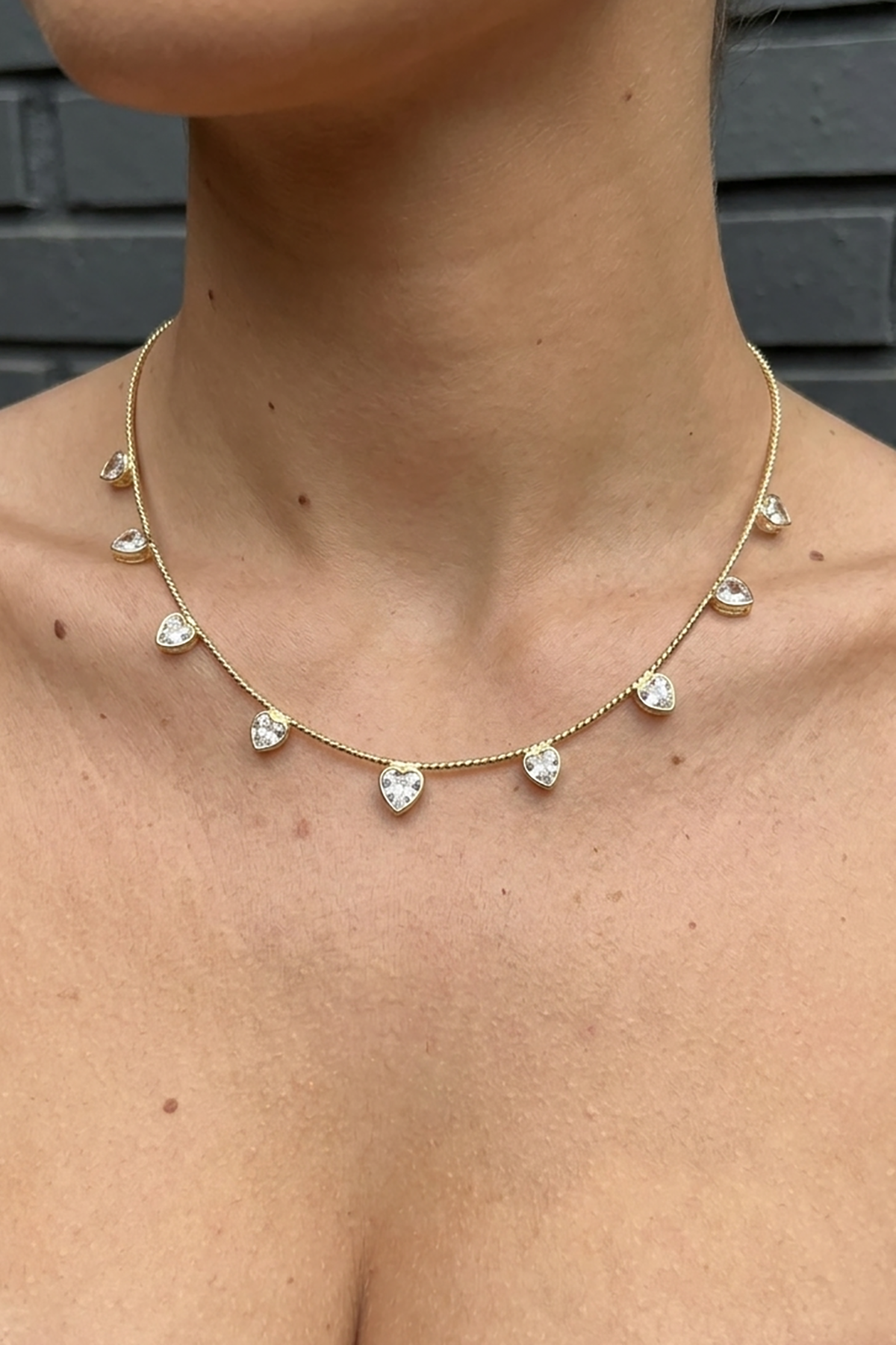 Altın Renk Kalp Figürlü Choker Kolye