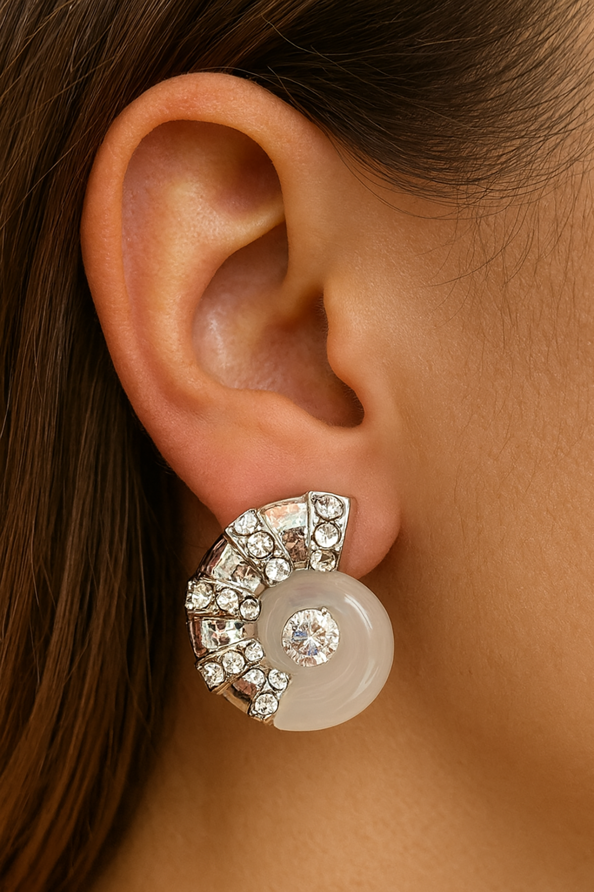 Gümüş Renk Deniz Kabuğu Figürlü Taş Detaylı Küpe (Çift)