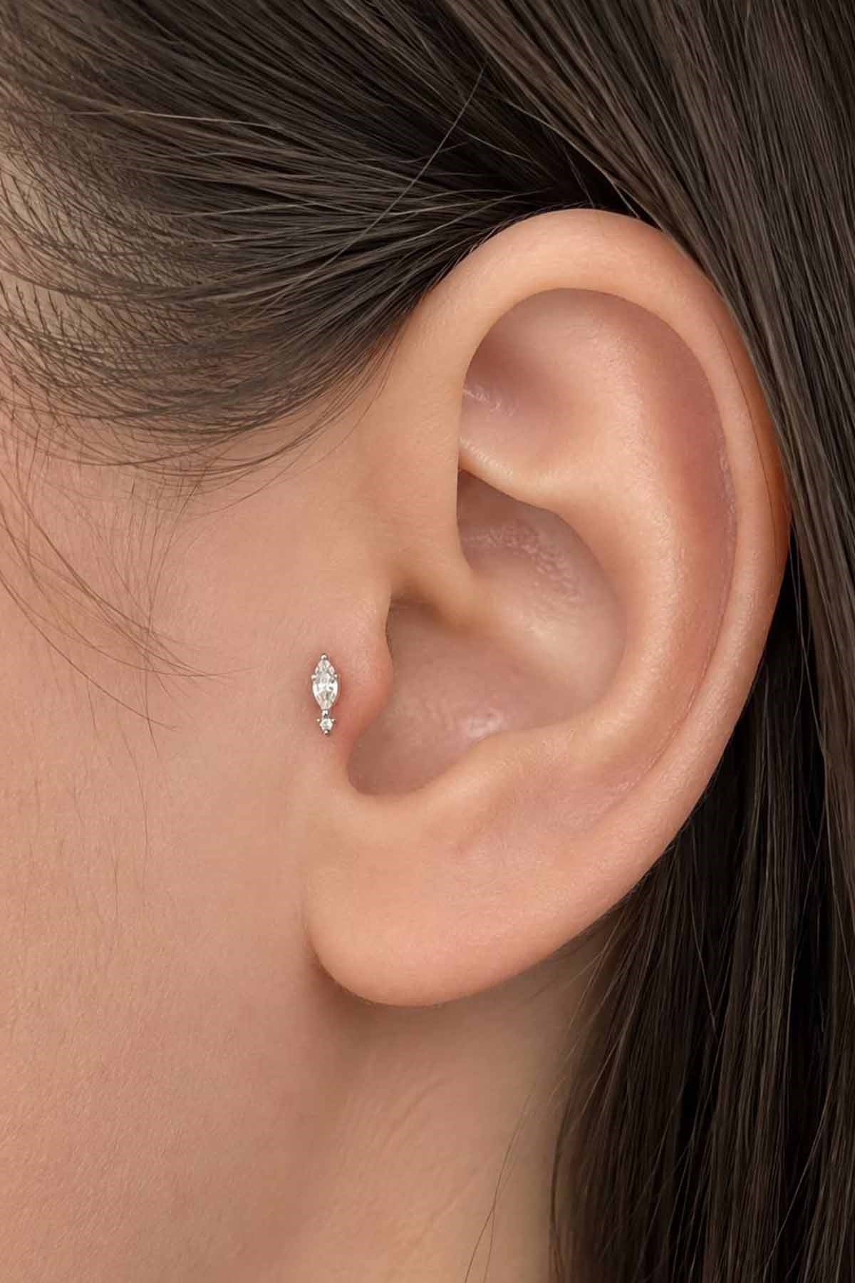 Gümüş  Renk  Taşlı Cerrahi Çelik Tragus/Kıkırdak Küpe/Piercing (Tek)