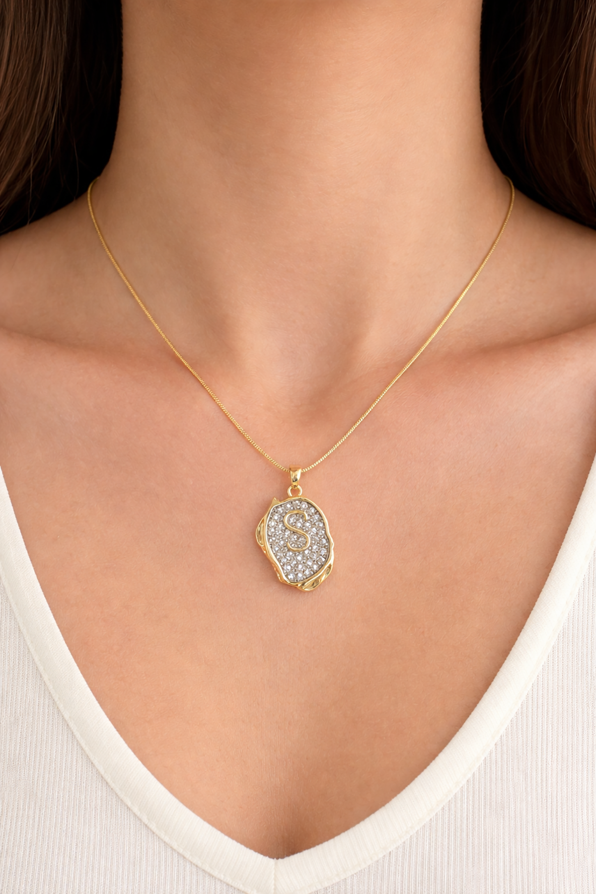 Altın Renk S Harf Taş Detaylı Çelik Kolye