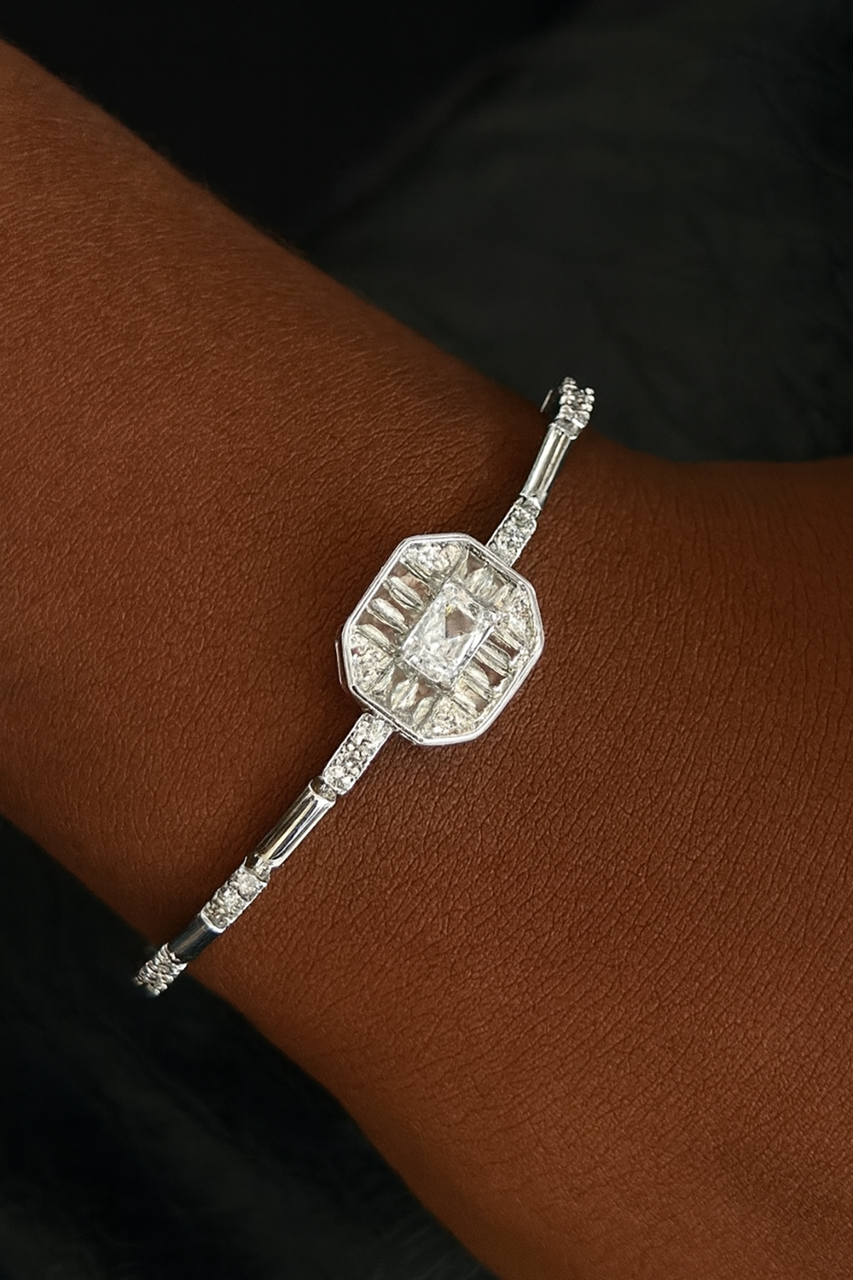 Gümüş Renk Taş Detaylı YSX Bileklik