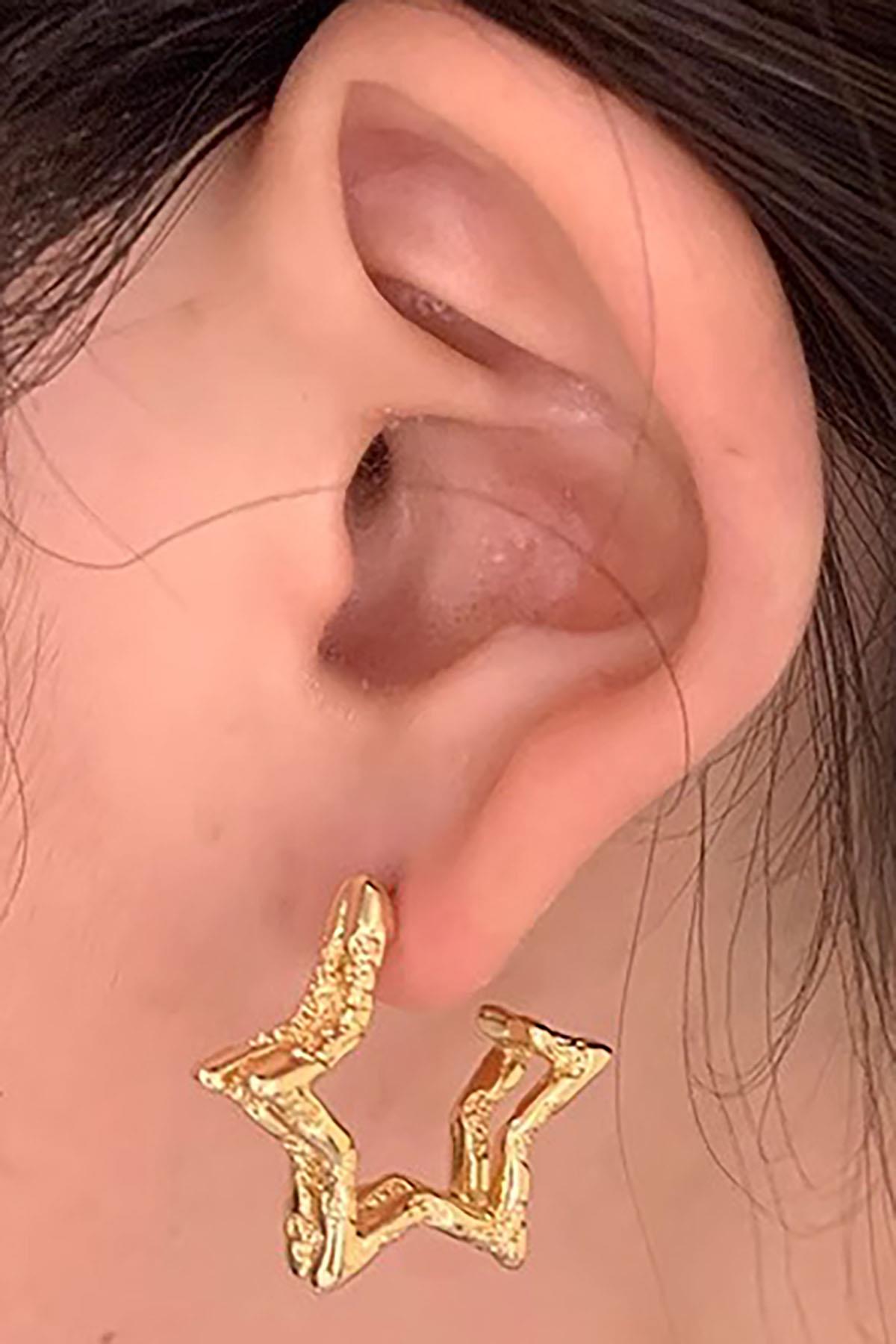 Altın Renk Yıldız Figürlü Çelik Küpe (Çift)