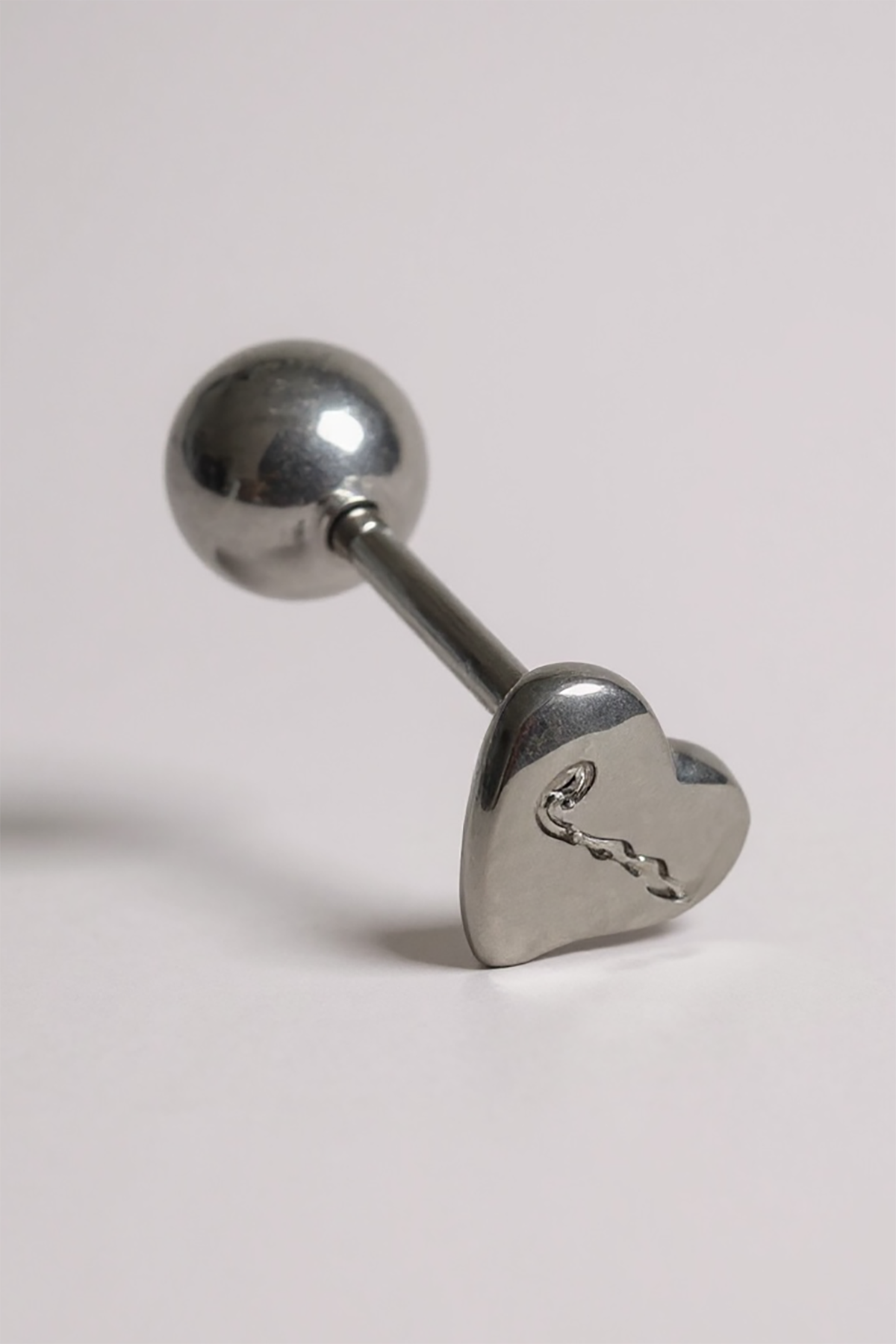 Gümüş Renk Kalp Figürlü Cerrahi Çelik Tragus/Kıkırdak Küpe/Piercing (Tek)