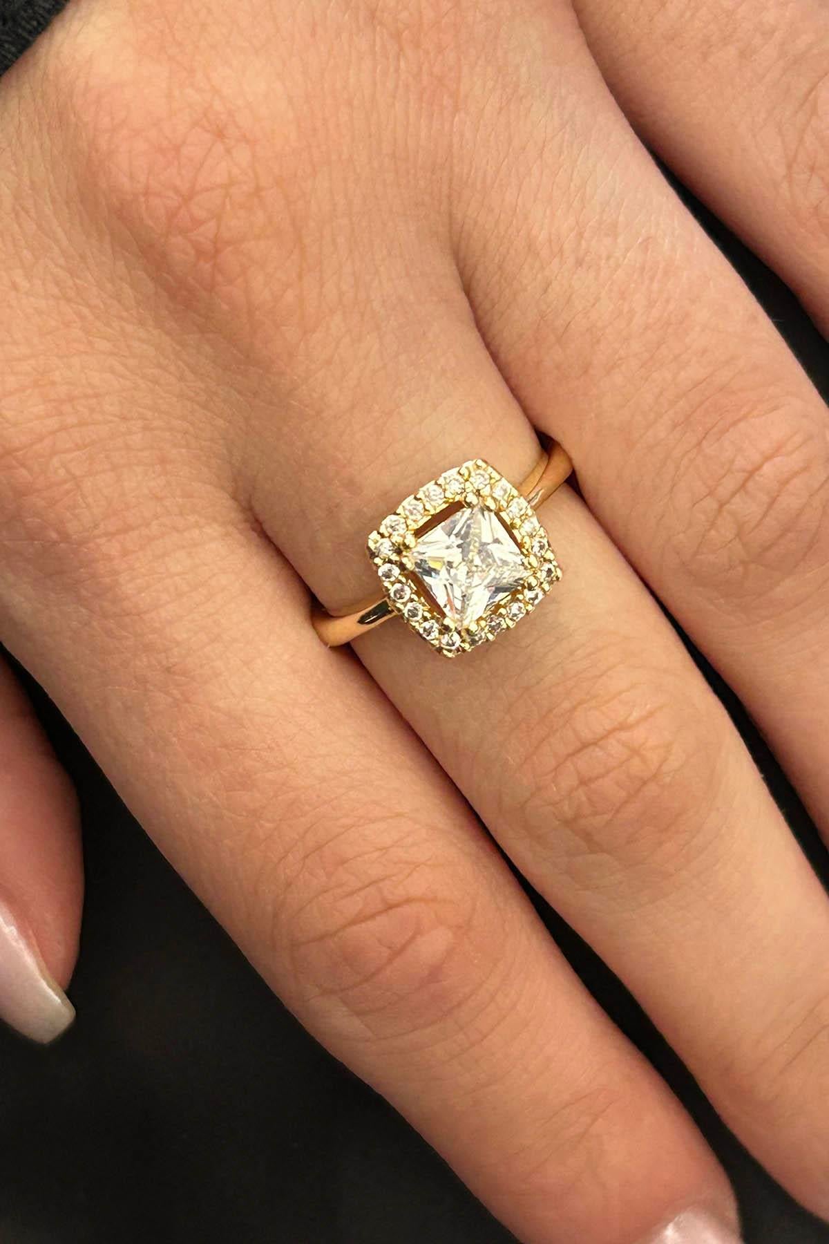 Altın Renk Ayarlanabilir Tektaş Yüzük