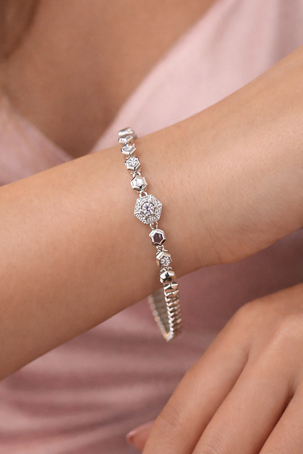 Gümüş Renk Taş Detaylı Çelik Xupıng VİP Bileklik