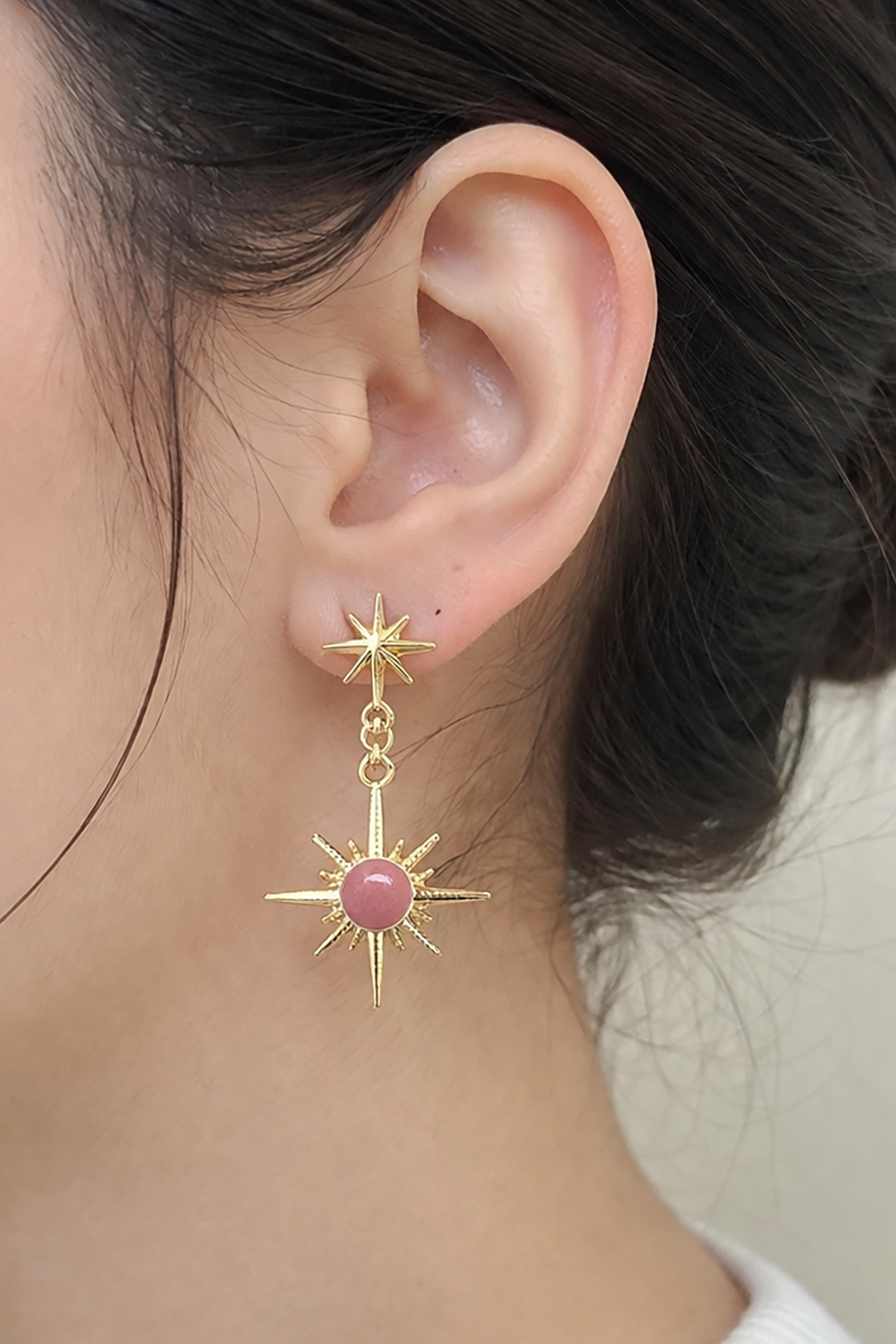 Altın Renk Pembe Taş Detaylı Yıldız Figürlü Küpe (Çift)