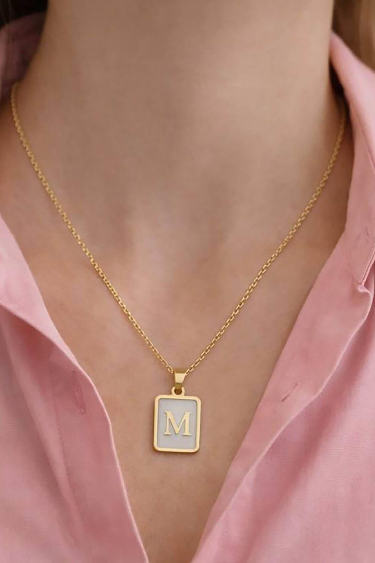 Altın Renk M Harf Çelik Kolye
