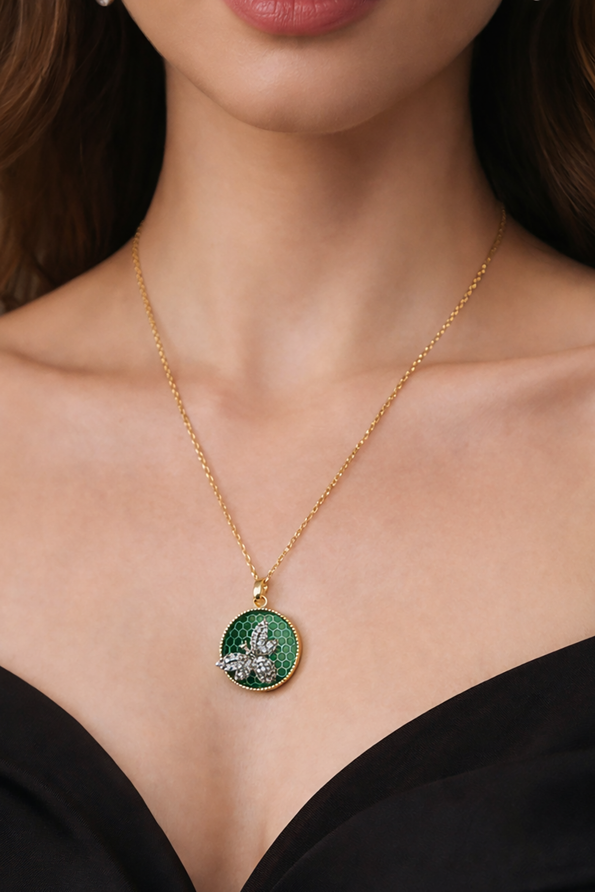 Altın Renk Arı Figürlü Çelik Kolye