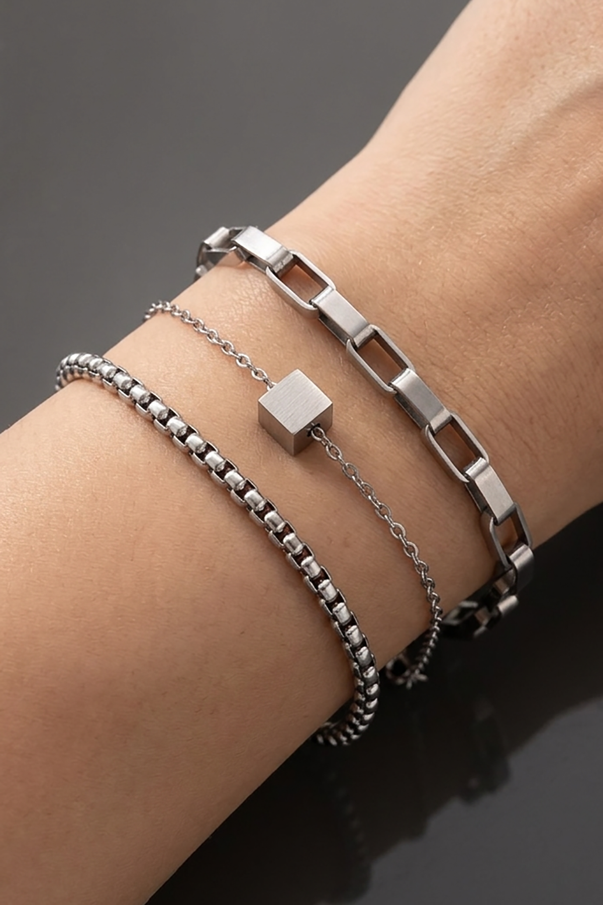 Gümüş Renk Zincir Detaylı 3'lü Çelik Bileklik Set