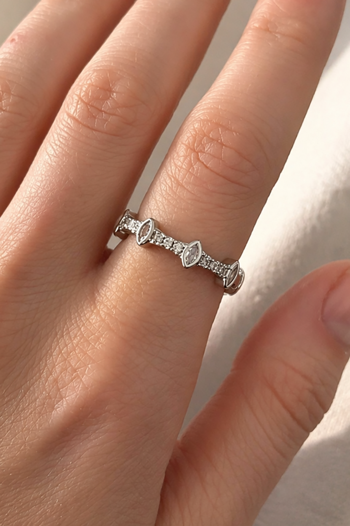 Gümüş Renk Taş Detaylı Ayarlanabilir Yüzük