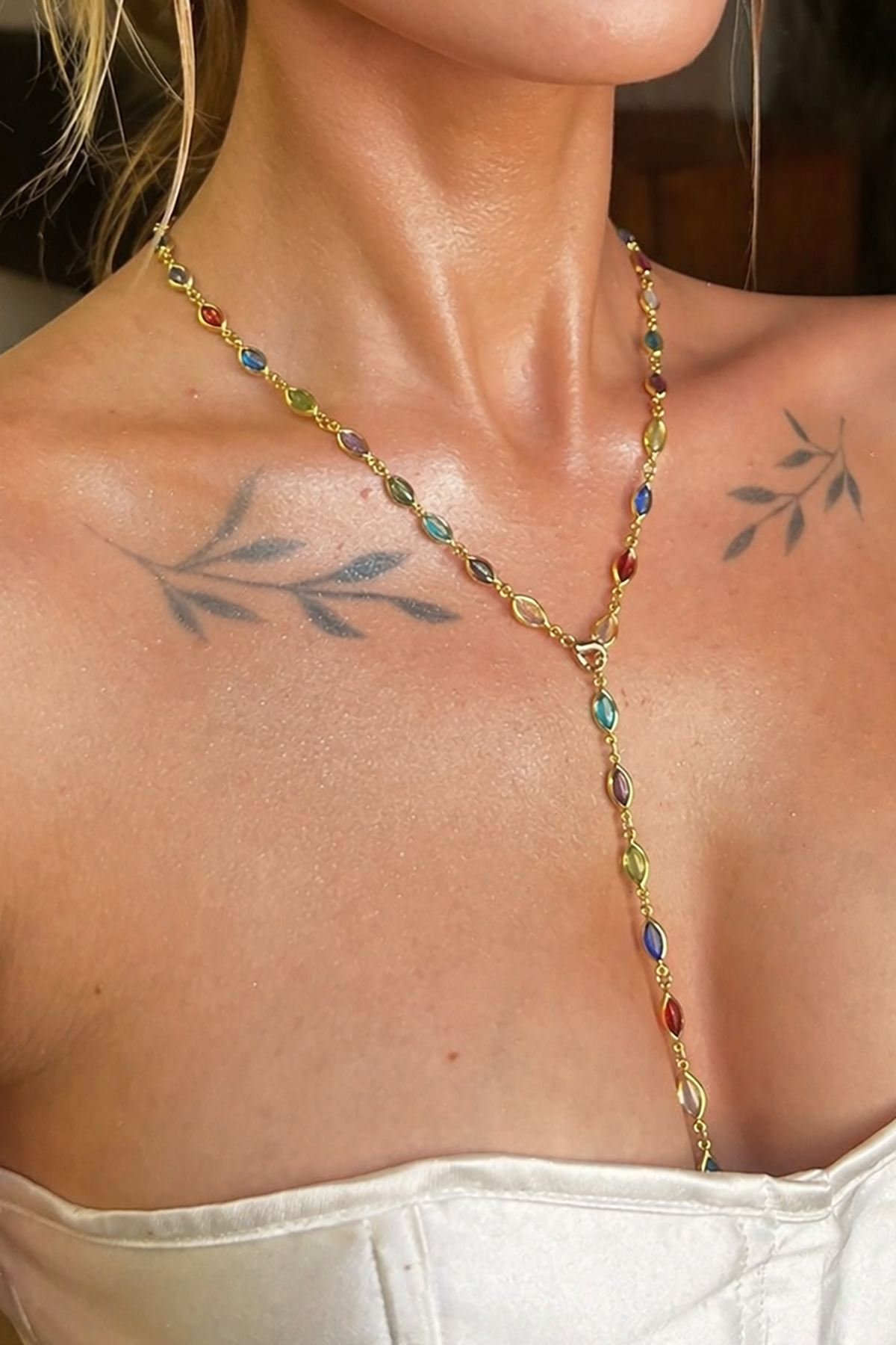 Altın Renk Taş Detaylı Çelik Y Kolye