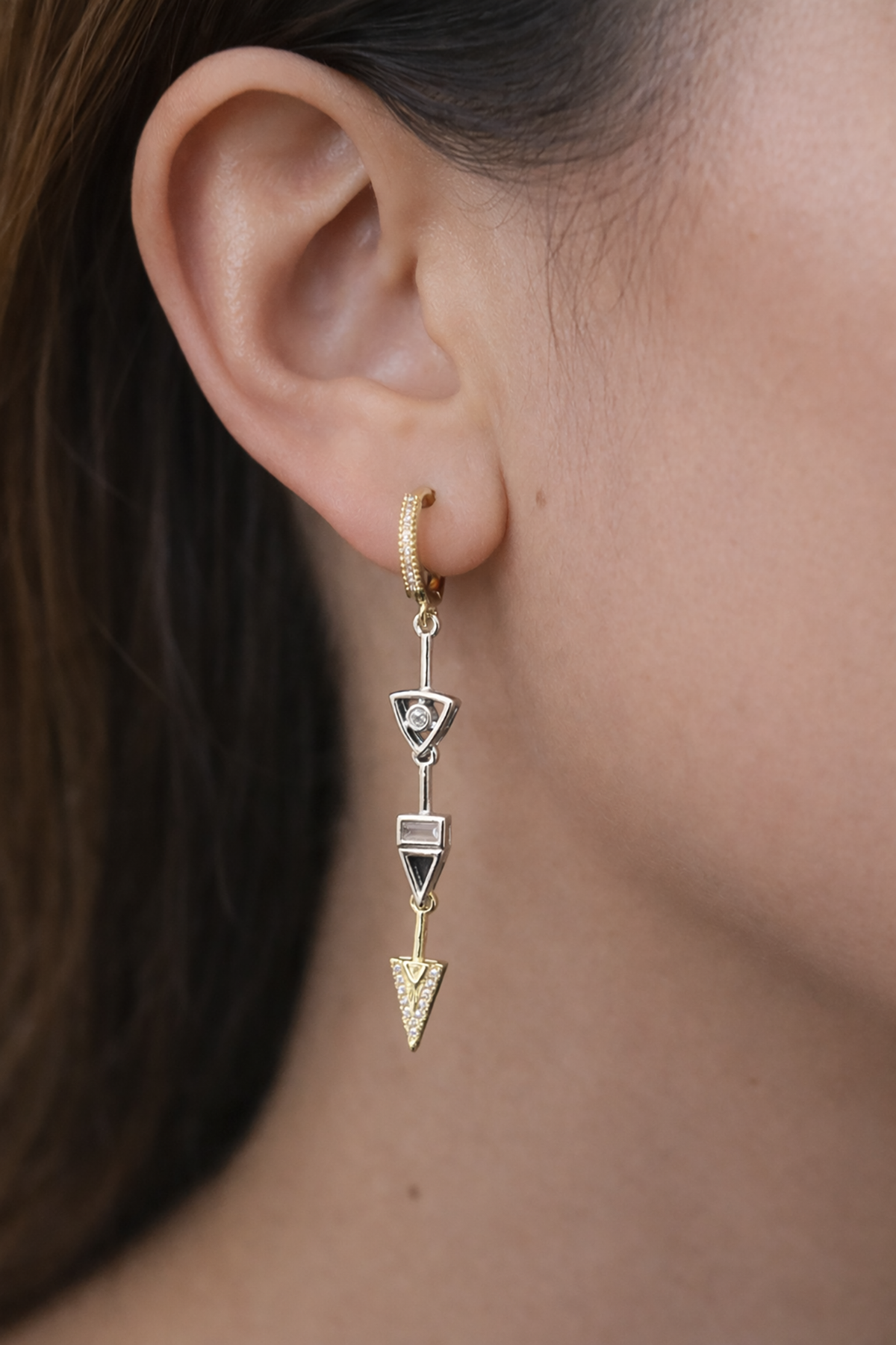 Altın Renk Taş Detaylı Sallantılı 14K Altın Kaplama Küpe (Çift)