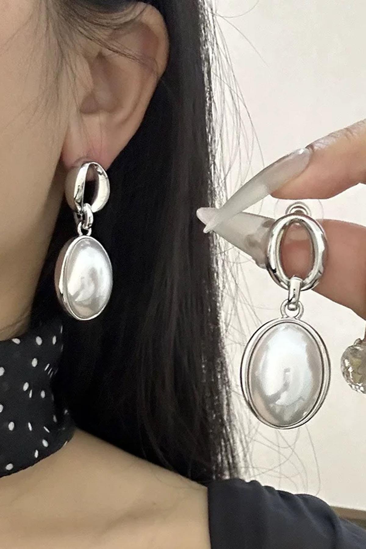 Gümüş Renk İnci Detaylı Küpe (Çift)