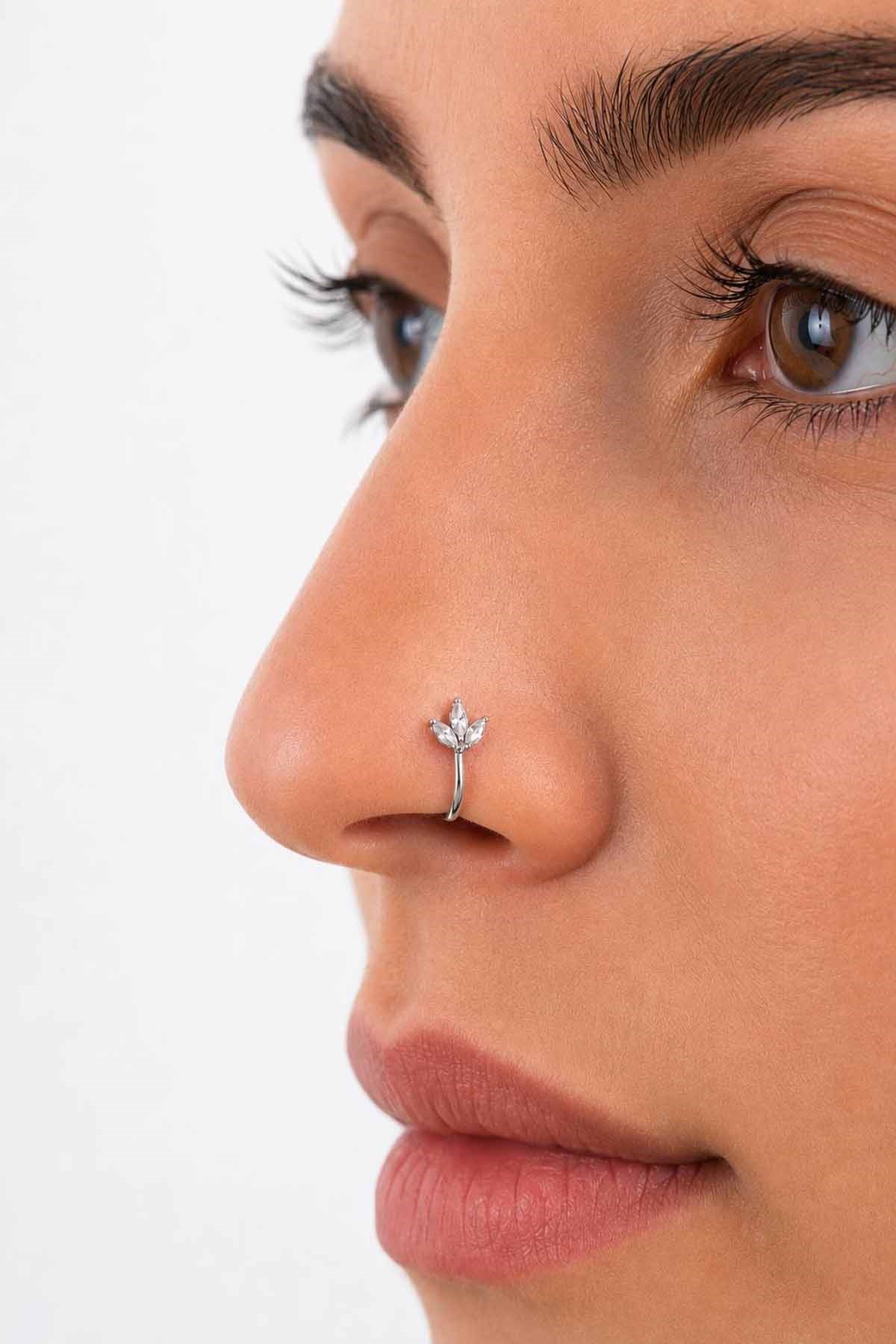 Gümüş Renk Taş Detaylı Cerrahi Çelik Deliksiz Kulak/Burun Piercing 