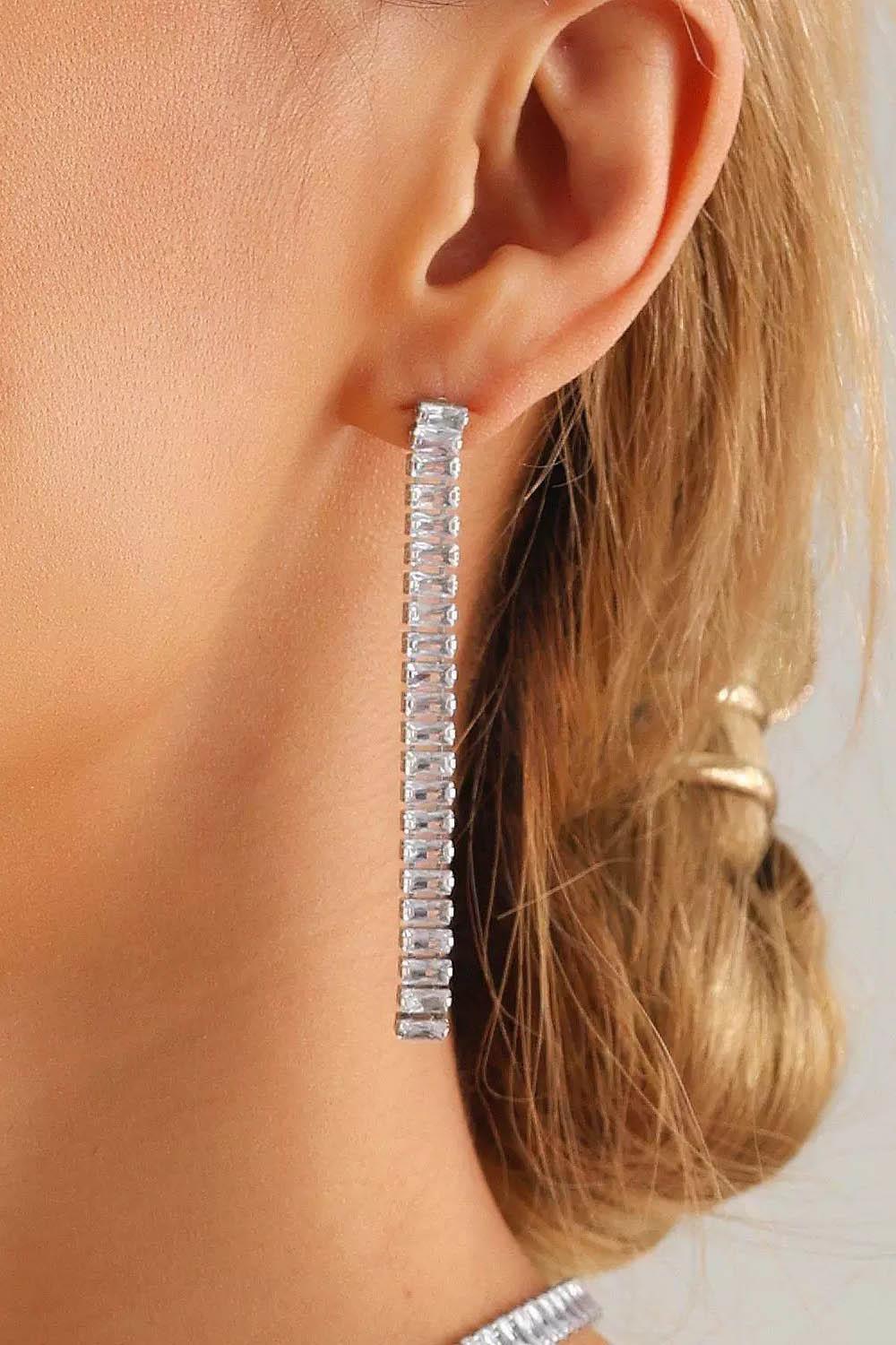 Gümüş Renk Taş Detaylı Su Yolu Küpe (Çift)