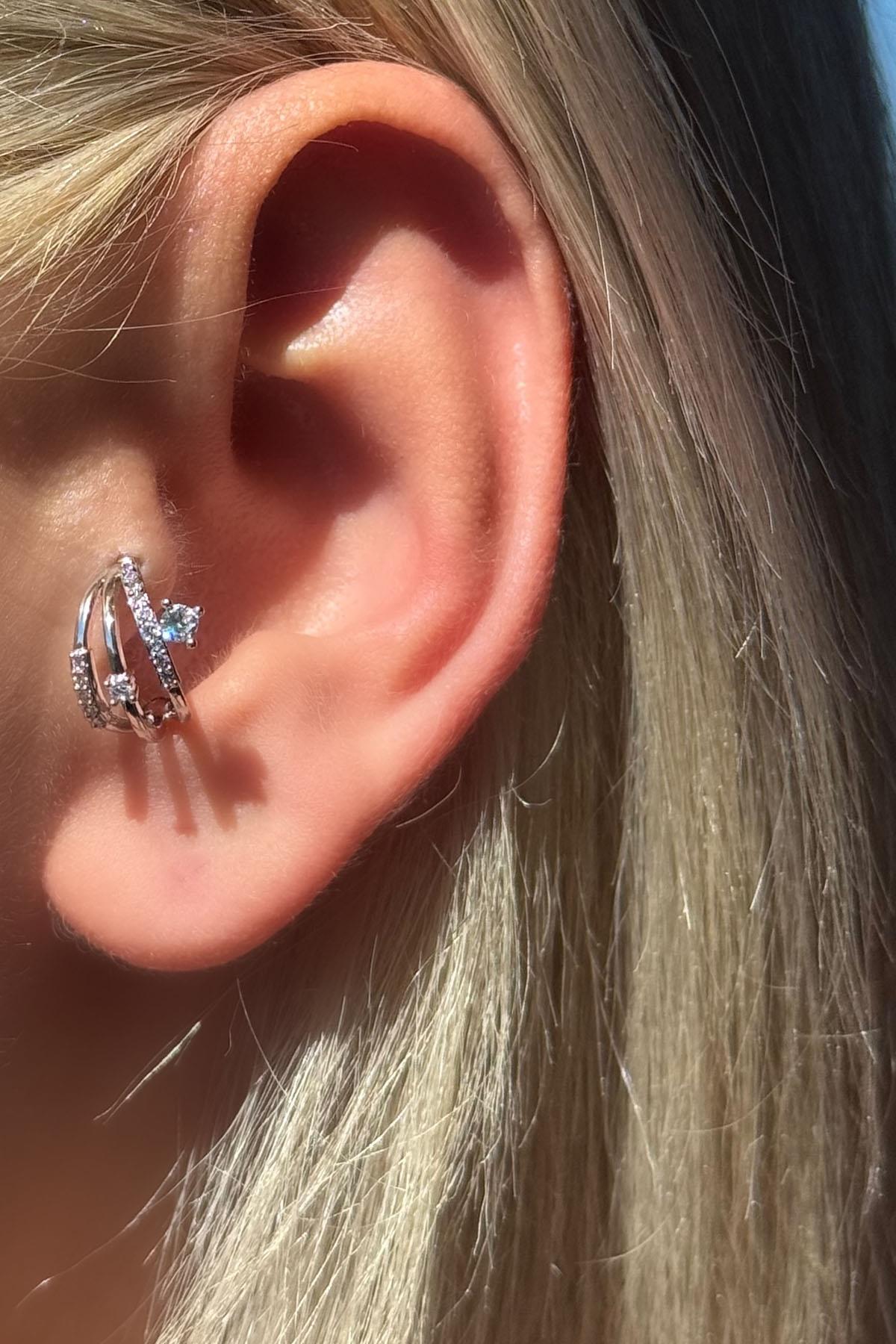 Gümüş Renk Taş Detaylı Çelik Tragus/Kıkırdak Küpe/Piercing (Tek)