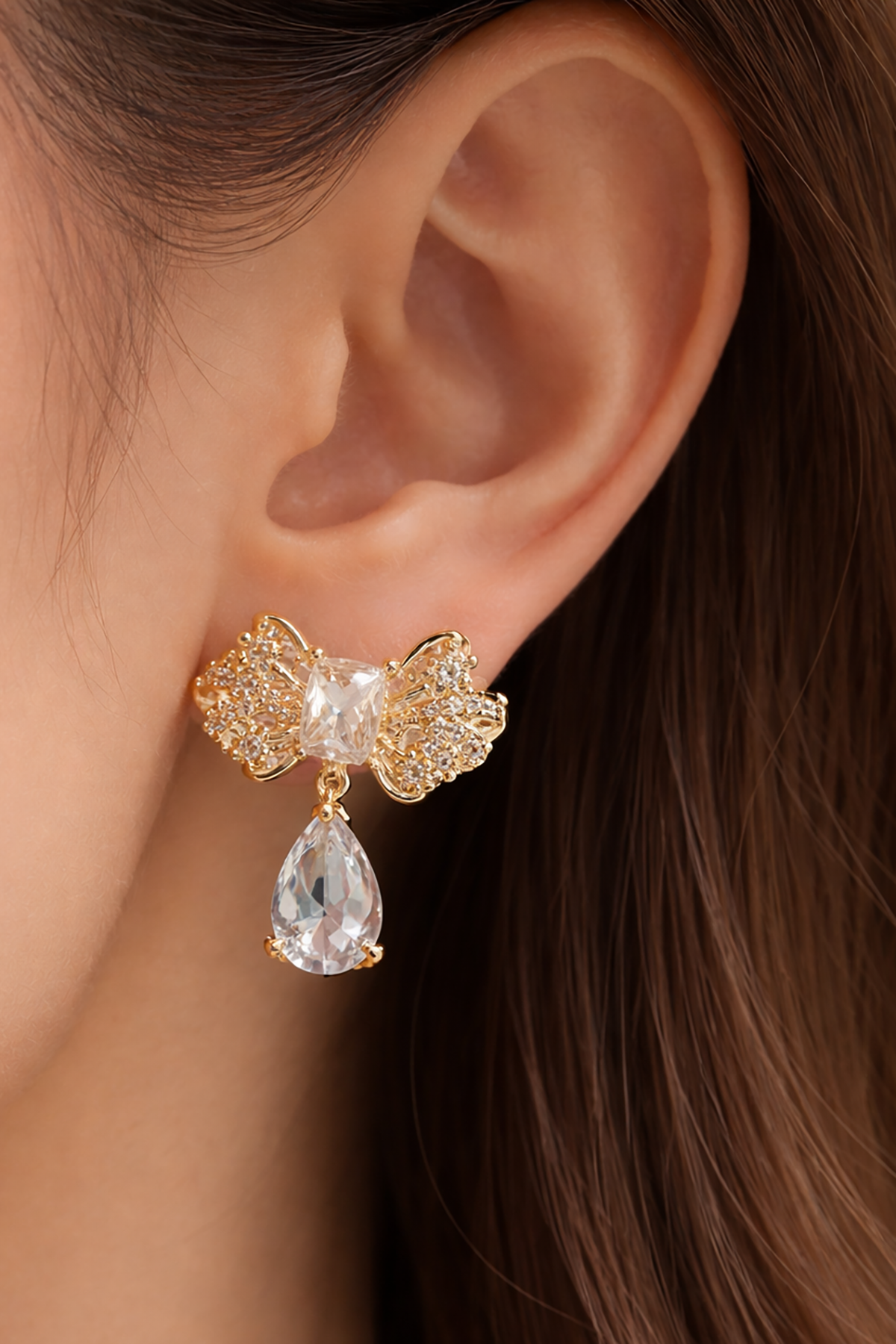 Altın Renk Kurdele Figürlü Taş Detaylı 14K Altın Kaplama Küpe (Çift)