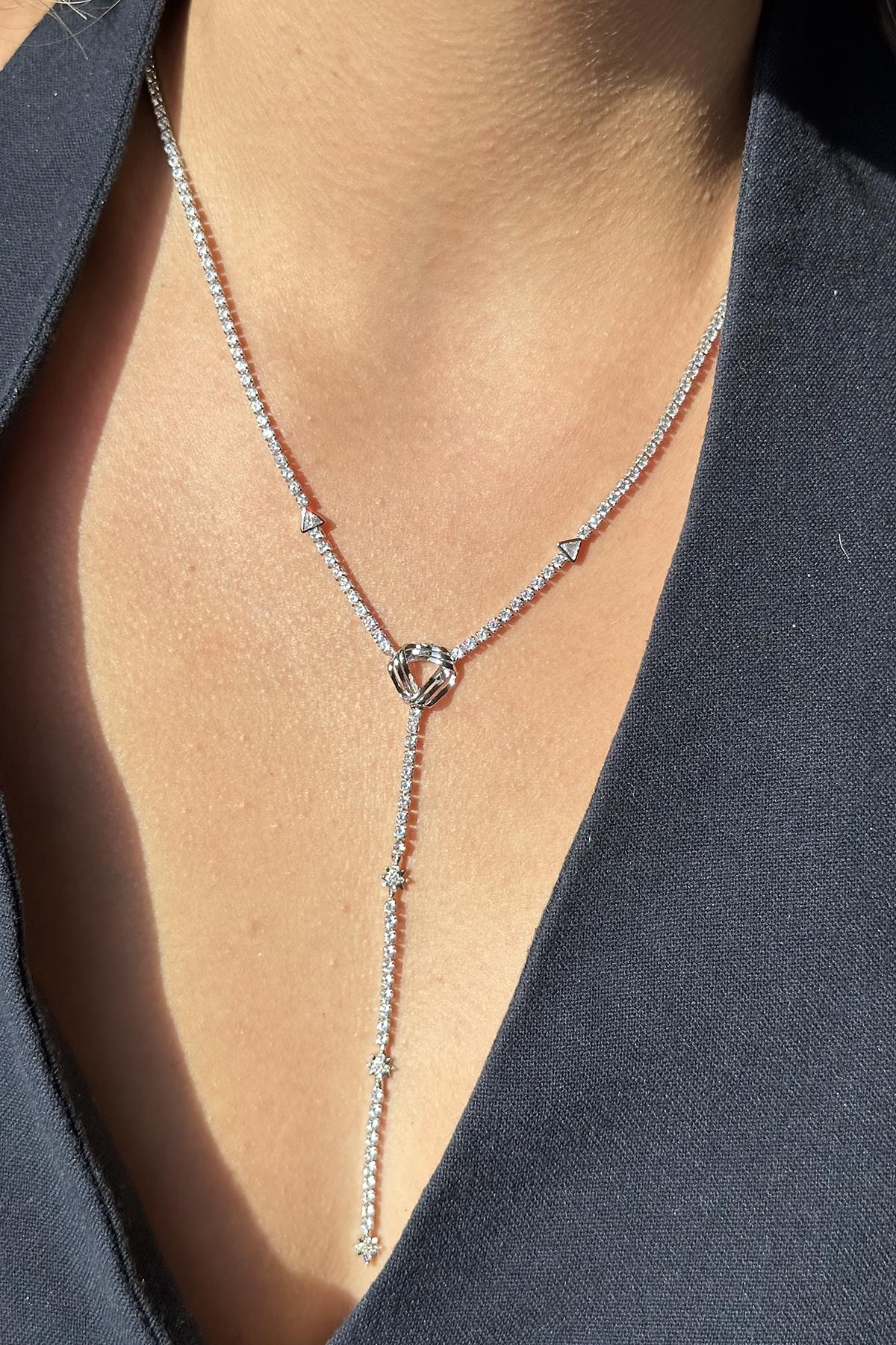 Gümüş Renk Taş Detaylı Y Kolye