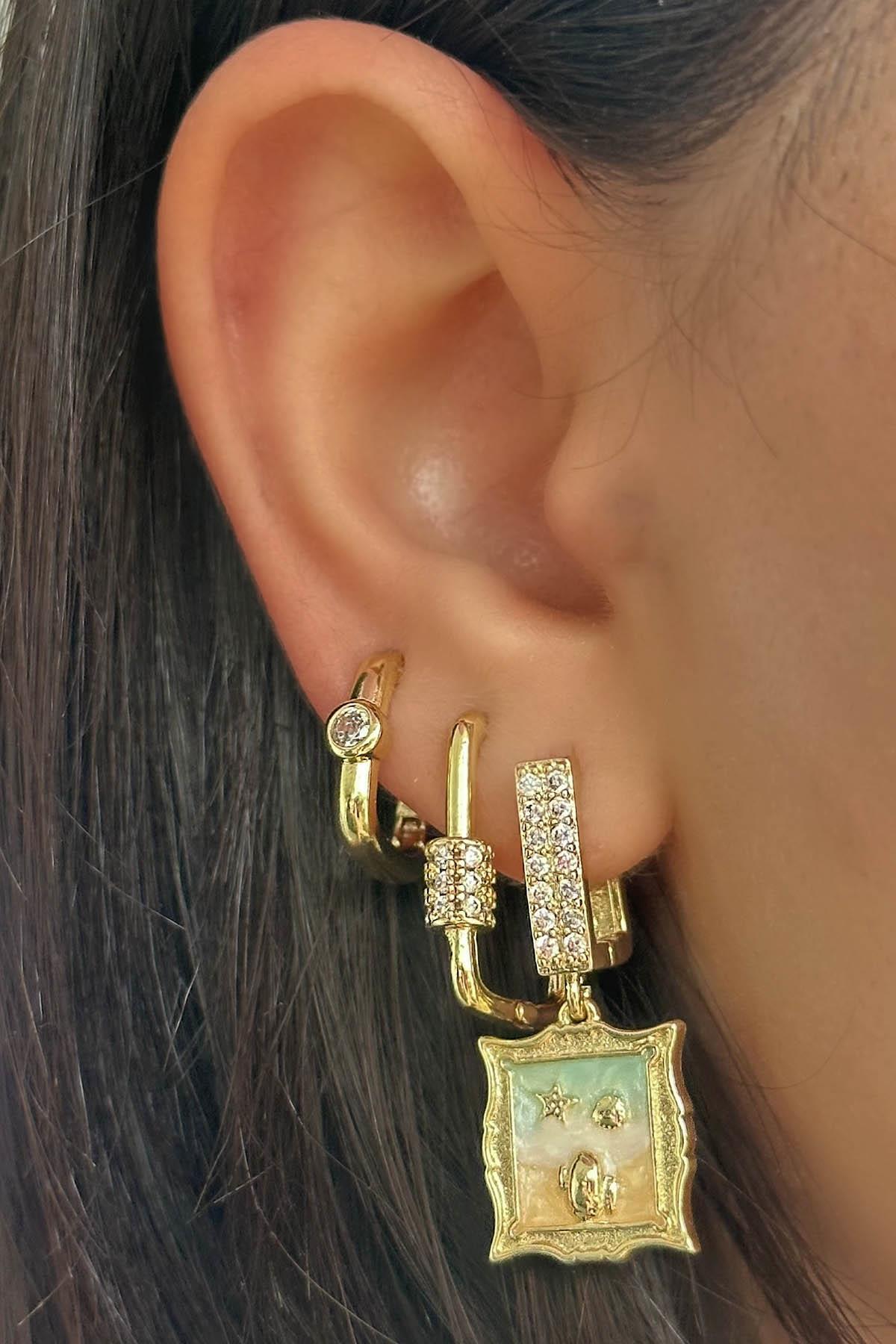 Altın Renk Taş Detaylı 3'lü YSX Küpe Set