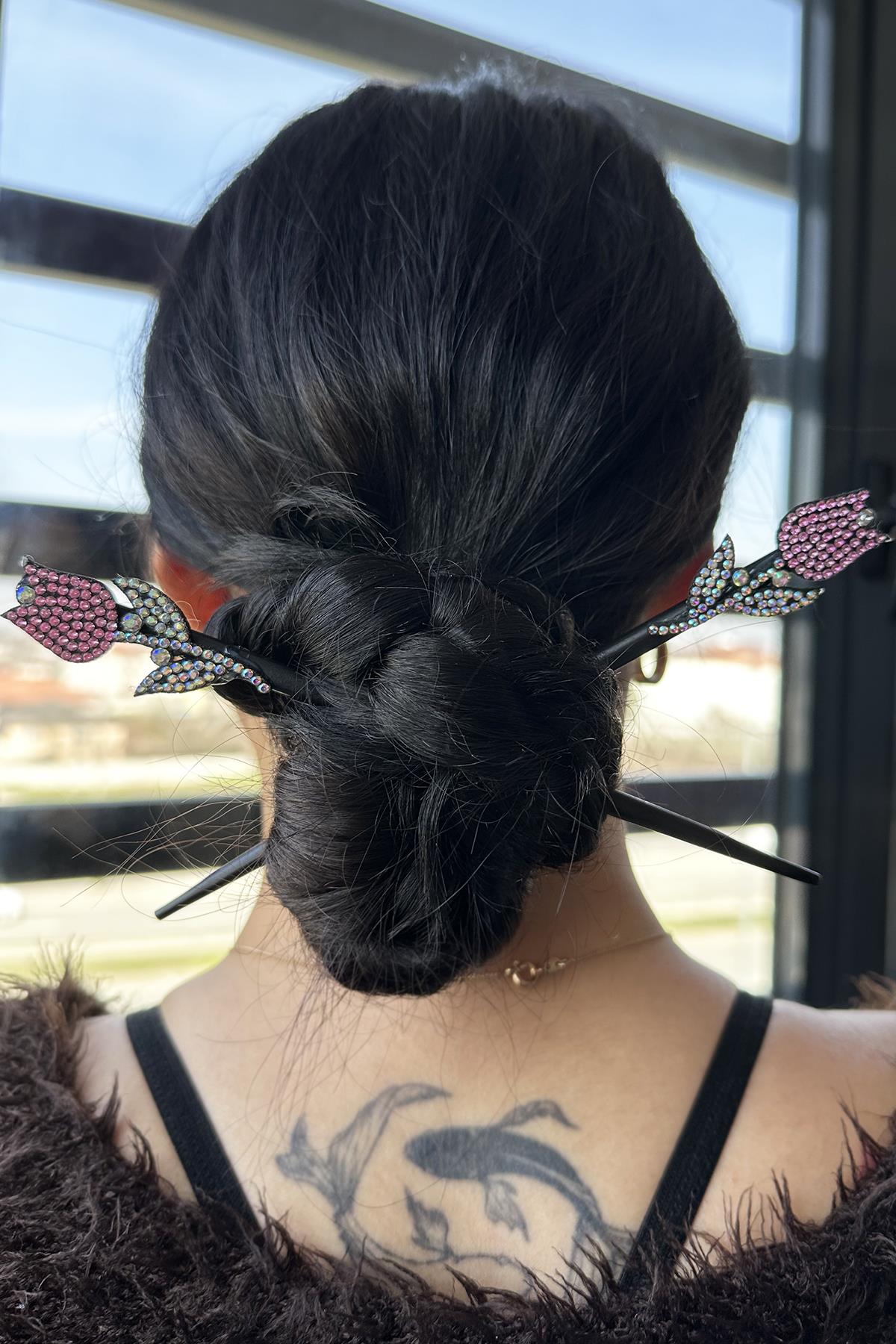 Açık Pembe Renk Lale Figürlü Taş Detaylı Topuz Tokası/ Kalemi