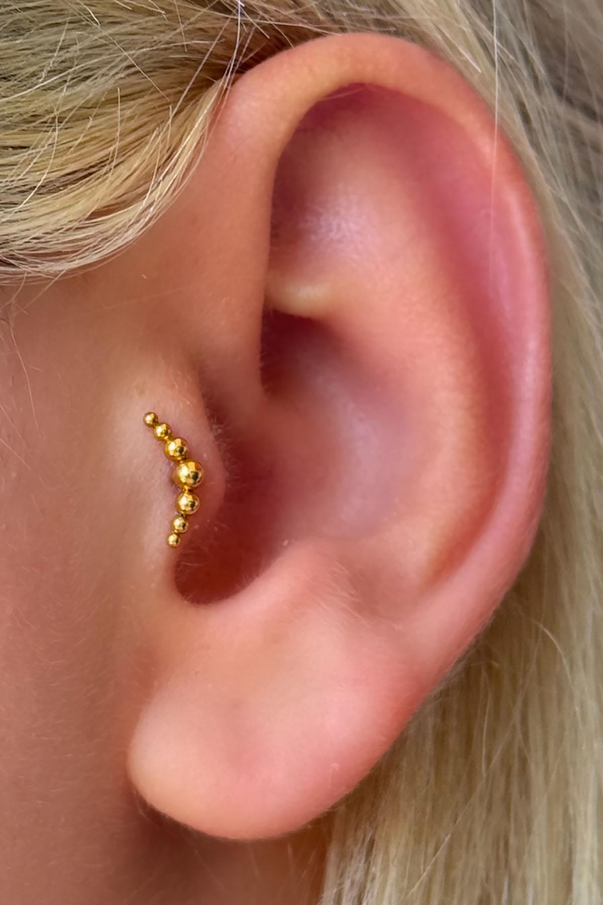 Altın Renk Top Detaylı Çelik Tragus/Kıkırdak Küpe/Piercing (Tek)