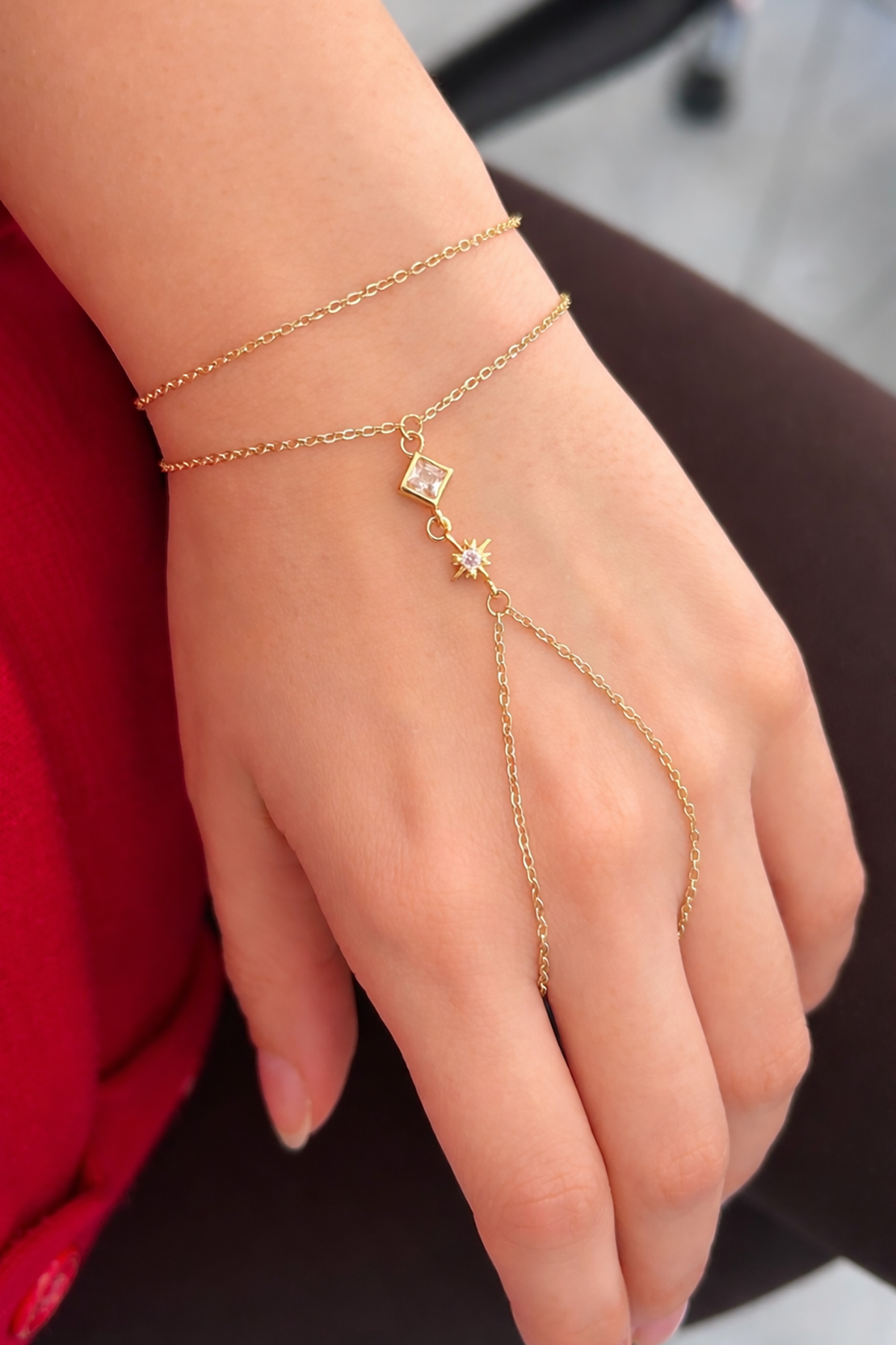 Altın Renk Taş Detaylı Çelik Şahmeran