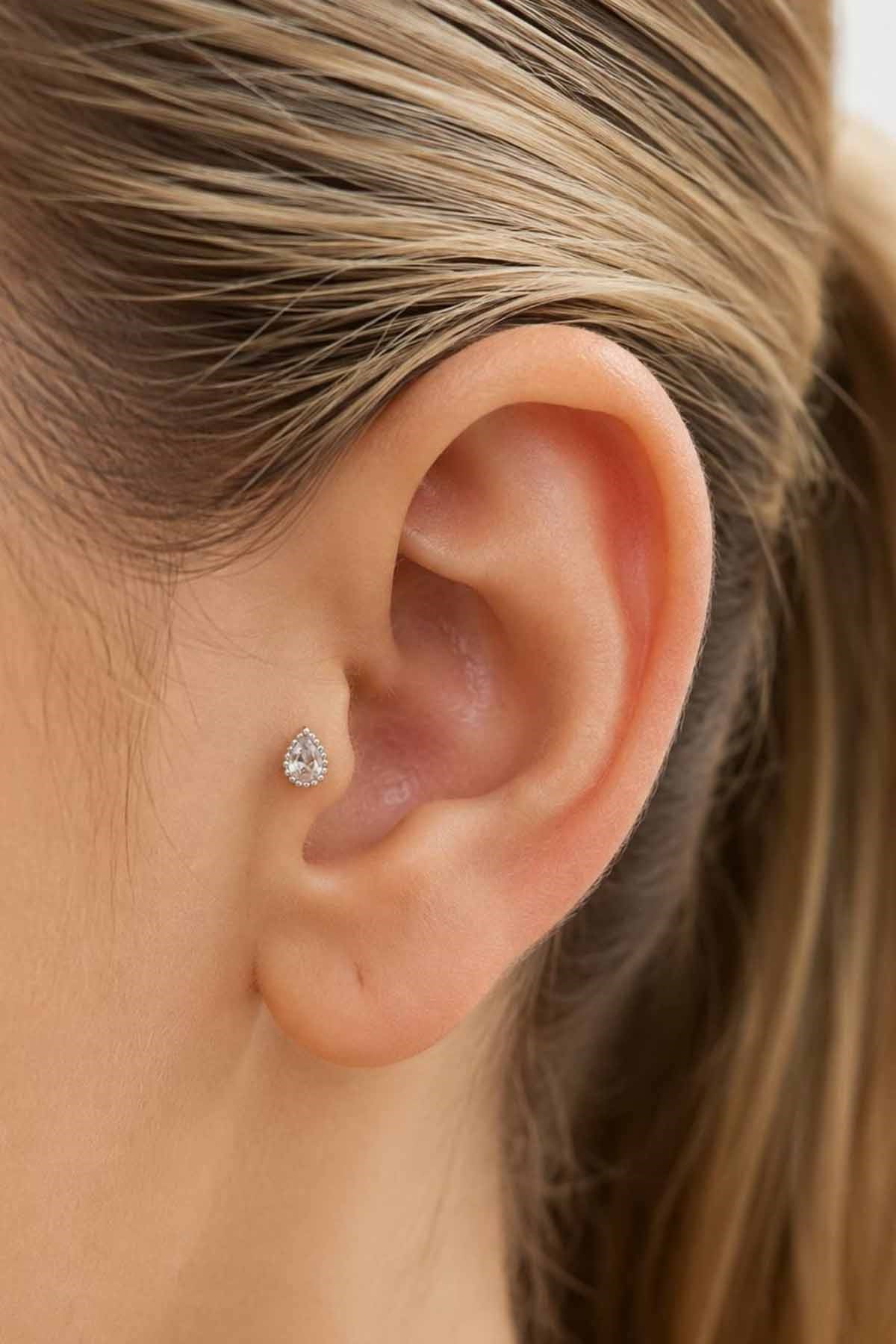 Gümüş Renk Taşlı Büyük Boy Cerrahi Çelik Tragus/Kıkırdak Küpe/Piercing (Tek)