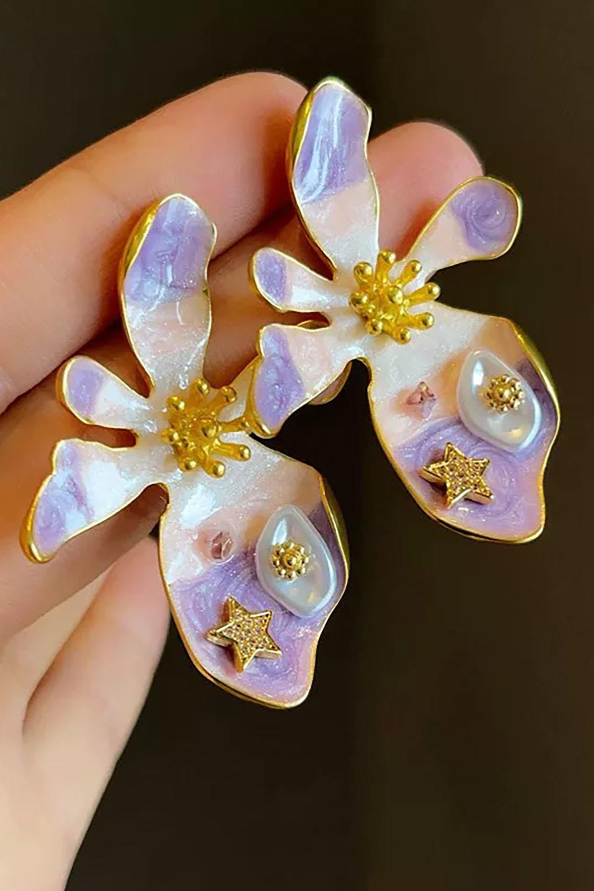 Altın Ve Mor Renk Çiçek Figürlü Küpe (Çift)