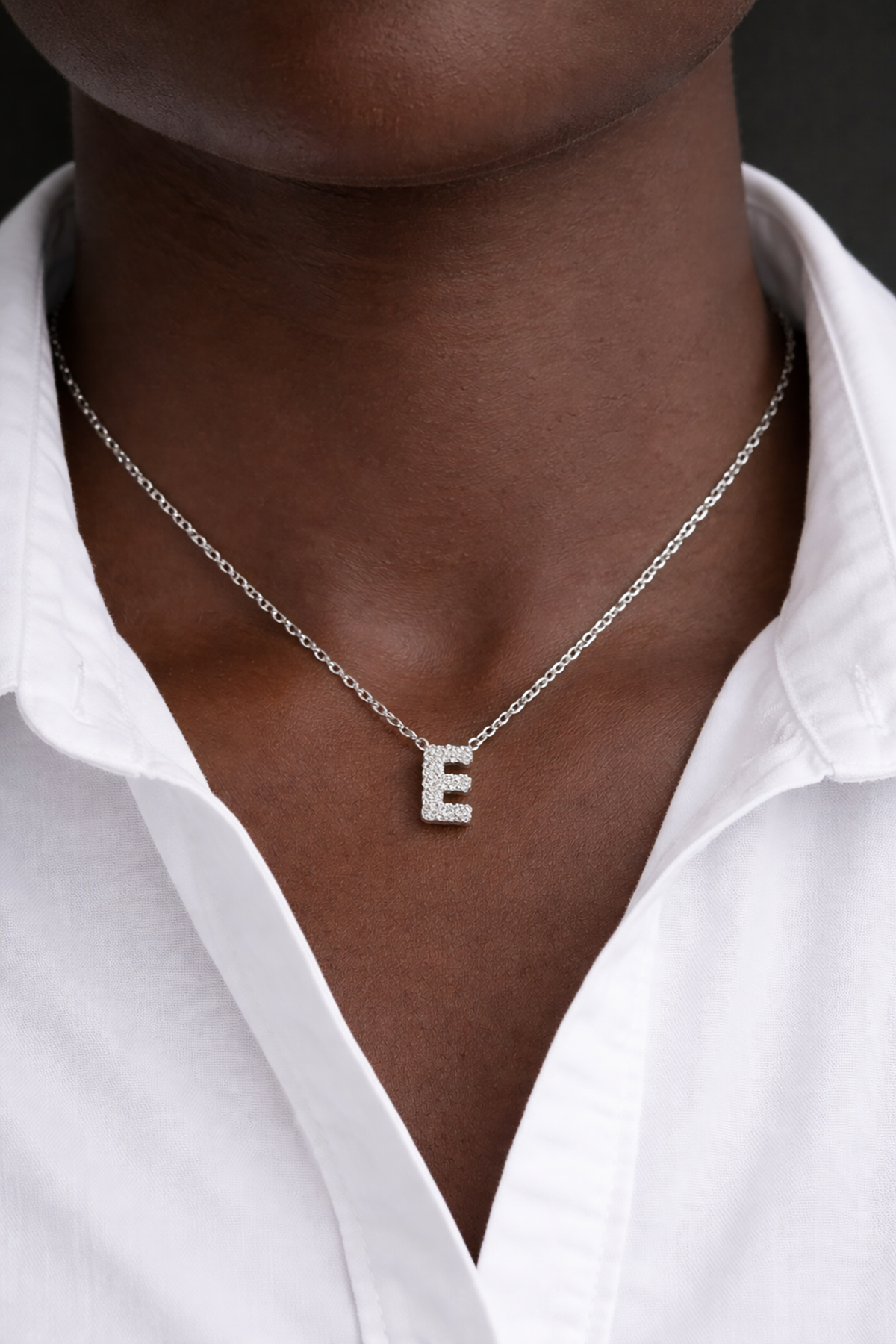 Gümüş Renk Taş Detaylı E Harfli Mini Çelik Kolye